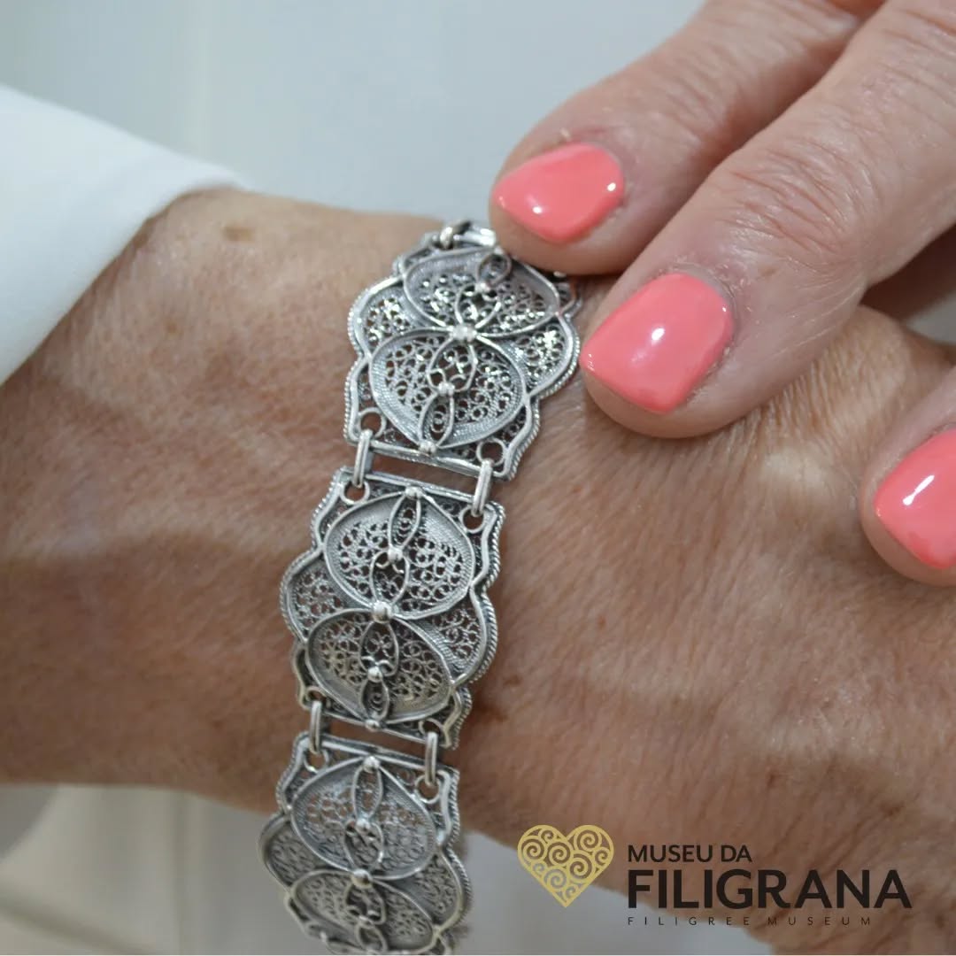 Pulseira Filigrana Prata
Site: https://www.anselmo1910.com/museu-da-filigrana
#filigrana #prata #património #Portugal