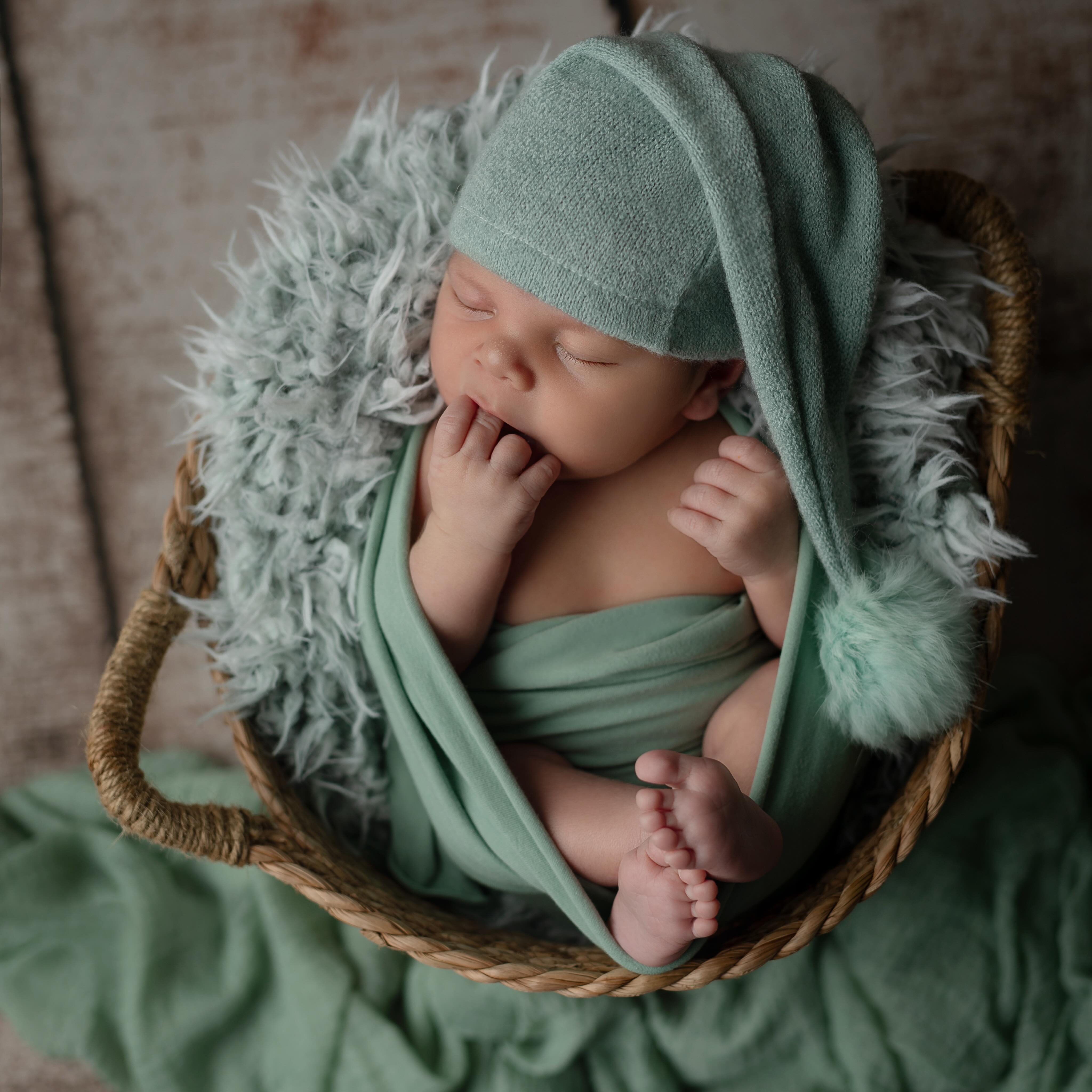 #newbornphotography#newborn#newbornphotography#seancenouveaune#naissance#babyboy#saison2023#celinechoisnetphoyographie#photography#photographealencon#photographemayenne#photographesarthe