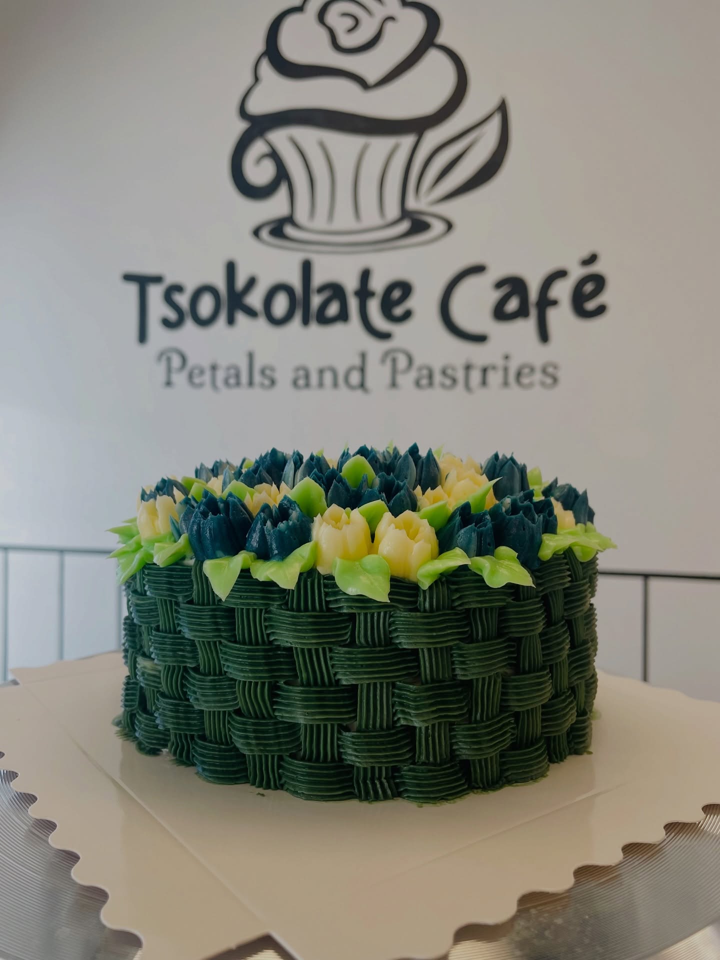 Petal perfection! Tsokolate Cafe is buzzing over this gorgeous custom order - Tulips cake and cupcakes for a tea party fit for a queen! Huge thanks to our loyal and precious customer for choosing us again and again💛. #TsokolateCafe #TulipsForDays #LondonON