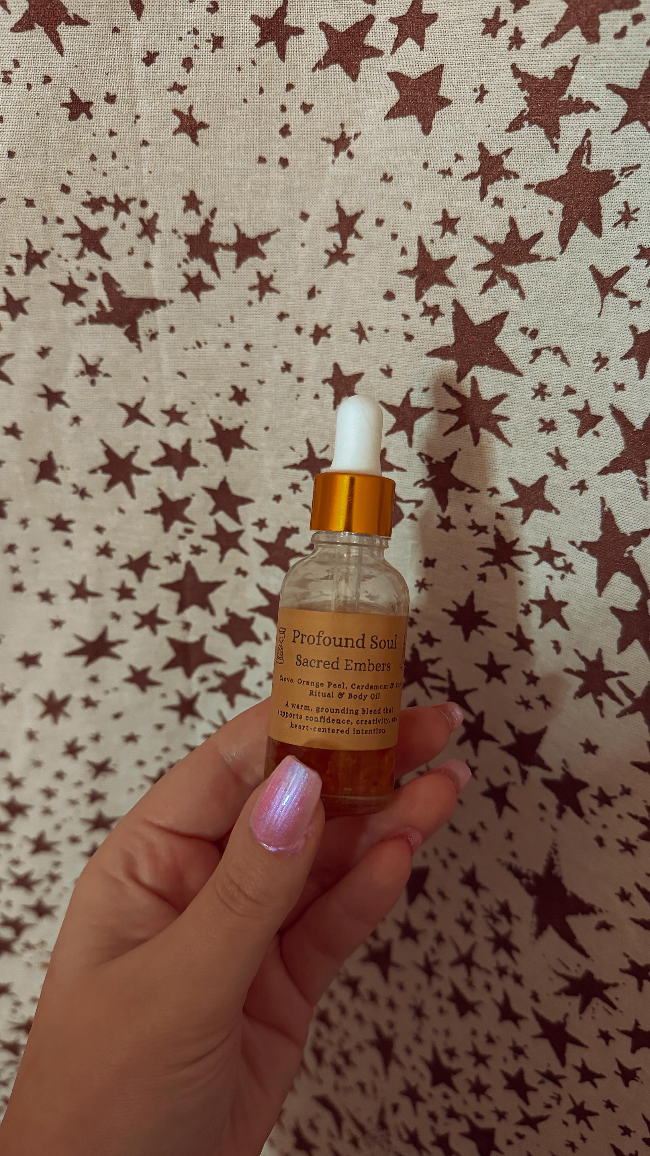 A warm, intoxicating ritual and body oil infused with orange peel, clove, cardamom, and rose crafted to make you smell absolutely divine while grounding you in your own power. This blend carries a subtle fire to it sweet citrus, soft spice, and floral warmth that lingers on the skin and in your energy.
Use Sacred Embers to anoint yourself before a ritual, layer it as a daily body oil, or wear it as a reminder of your inner strength and sensuality. It’s about embodiment, confidence, and honoring the parts of you that burn quietly but brightly.
Shop today at profoundsoul.com ✨