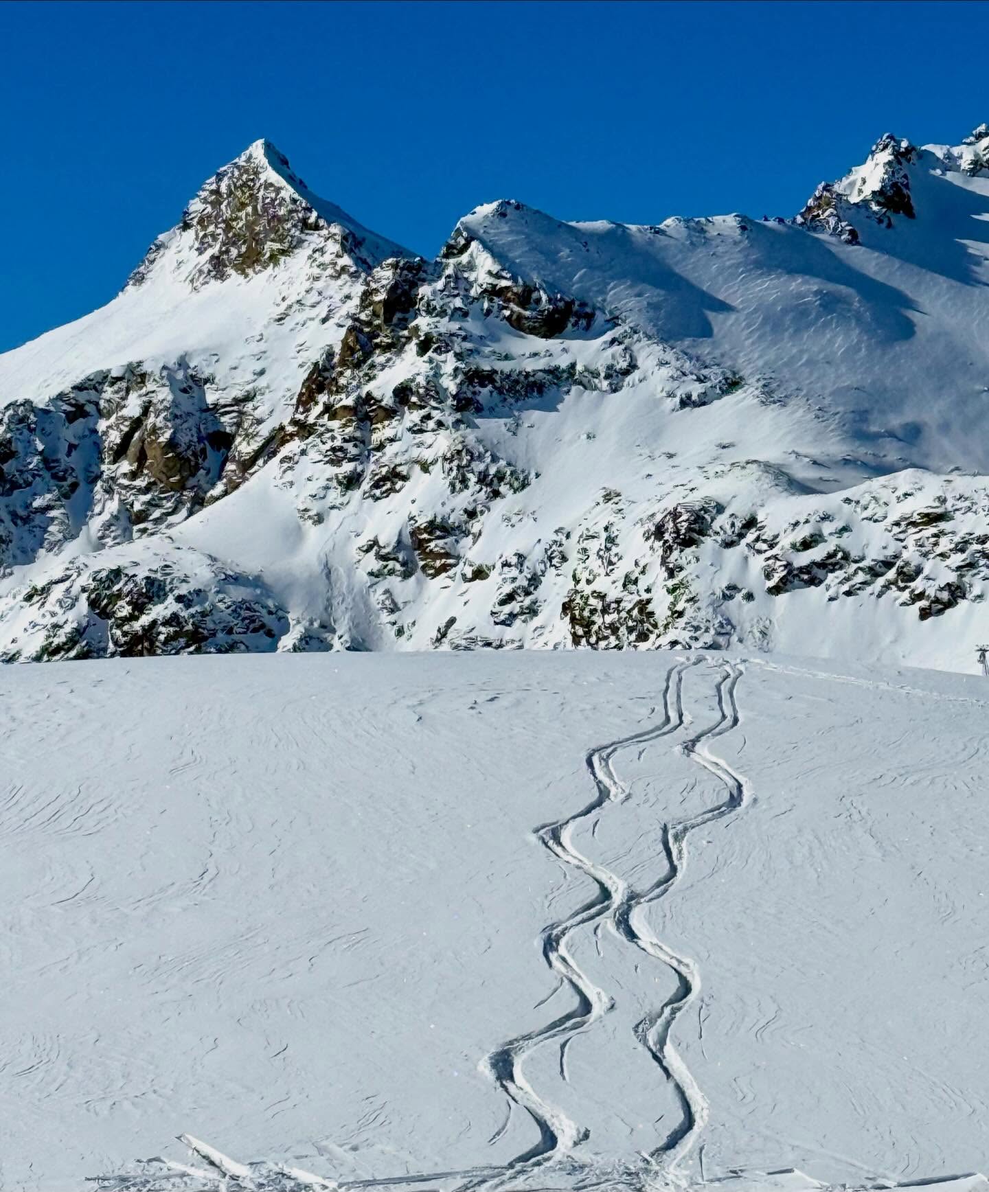 Off piste #stmoritz #switzerland🇨🇭 #swissalps🇨🇭 #skiswitzerland #travelblogger @stmoritz