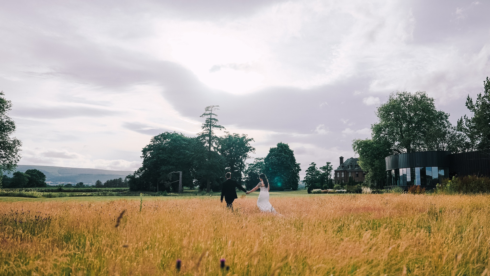 Flashback from the beautiful wedding of Hollimarie and Matthew 😍
Venue // @santffraedhouse
Photo // @marcsmithphotography
CC // @crea8ivecontent
Mua // @mua_charmainegorwill
Hair // @bridie_thorne_hairdressing
Flowers // @dluxebloom
Singer // @tobias_official
Booth // @ultraphotobooth