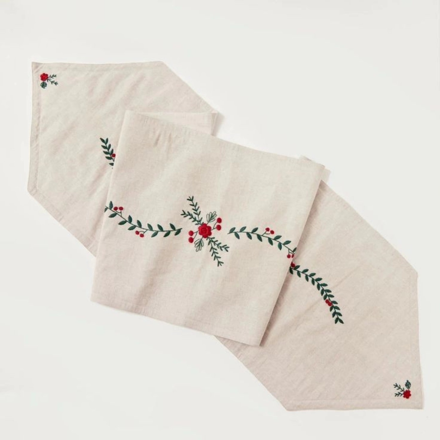 #TKF Season of Embroidery 🌪️❄️🏔️
Stay warm and healthy to enjoy this winter.
Indian Organic Home Textile Company.
Visit us at www.thekarurfabrics.com
