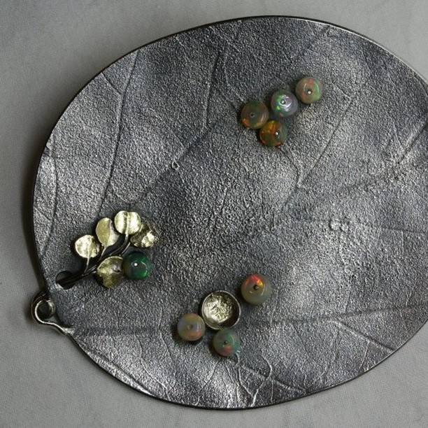 brooch | silver | gold | opals
camara.nafplio.greece
#camaraworkshop #camara
#nafplio #jewelry #handmade
#designjewelry #brooch
#handmadejewelry #art #greece