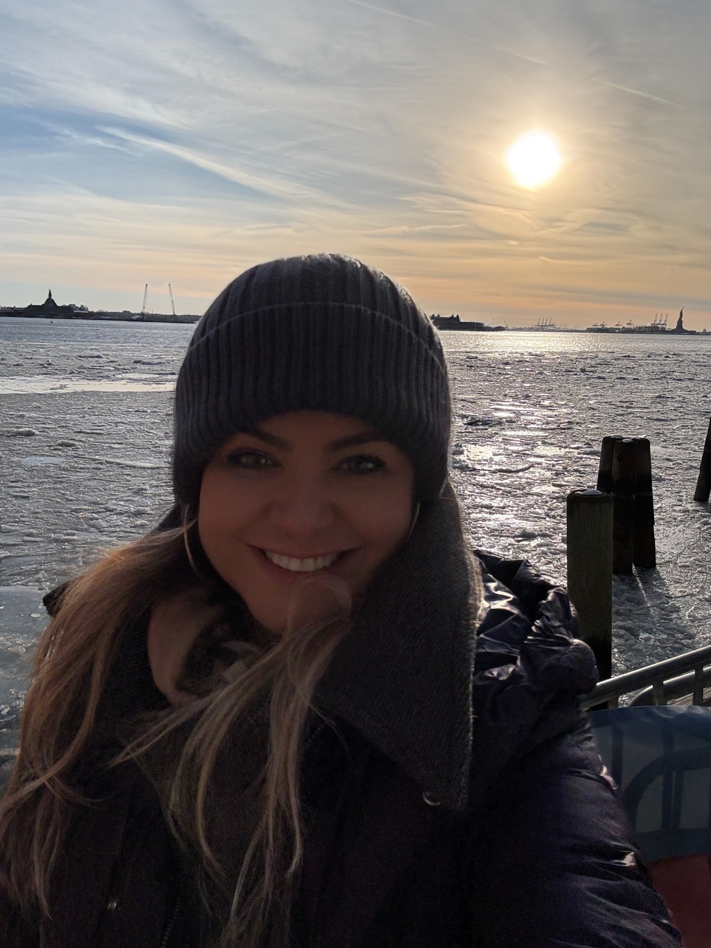 Cuando el frío apaga el ruido, la calma se hace presente. En esa quietud, encuentro paz
y agradezco la luz que guía cada paso. #gratitud #amor #silencio #frío