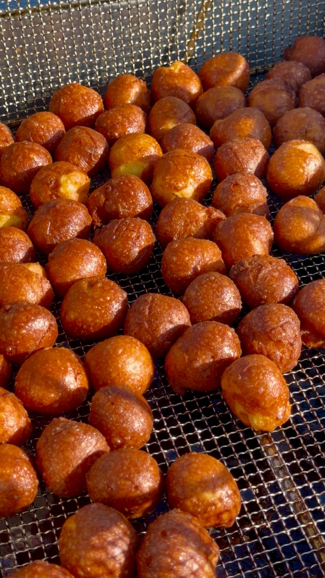 Sono tornati i tortelli di carnevale!! 🎭
E voi come li preferite ?
.
.
.
.
#bacilieri #pasticceriabacilieri #pasticceriaartigianale #carneval #tortelli