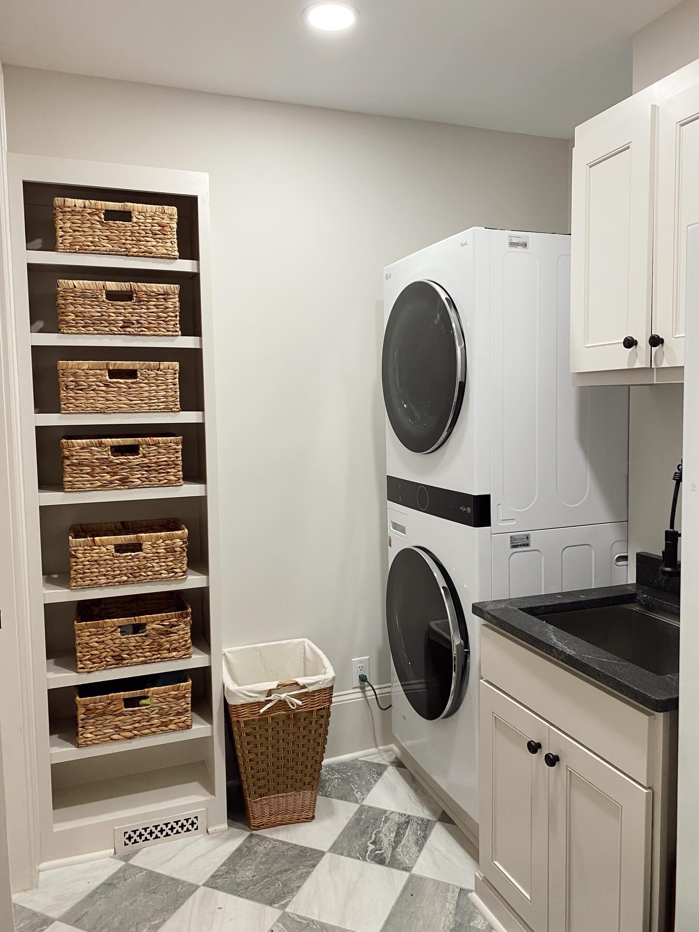 🧺 Laundry Service Highlight 🧺
Everybody has that one chore that they just dread to do. If that chore for you is laundry, we have the solution 😉 Did you know that Southern Magnolia Concierge offers a Laundry Service??
1️⃣ Laundry is picked up
2️⃣ SMC will wash and fold
3️⃣ Clean clothes returned to you
It’s as simple as that! ✨