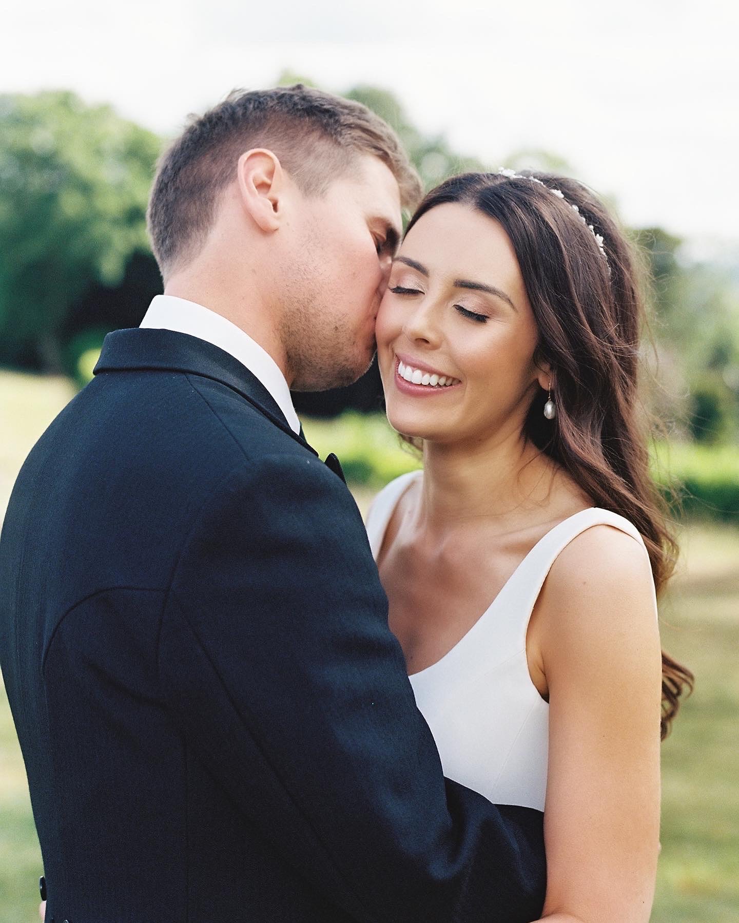 We’ve had a lovely weekend easing back into work ✨ smashed through all our emails so hopefully everyone has now been replied to 🤞🏻 had a lot of enquiries for the same date recently so please enquire early if you want to get booked in with us 🤍 and how beautiful is our @kirsty.bullard who got married at @hedsor ✨ this hair & make up look is so timeless!
#hair #wedding #makeup #weddinghair #wedding #bride #bridal #bridalmakeup #bridalhair #weddingday #weddingmakeup #weddinghair #surrey #surreybride #surreywedding #london#londonwedding #bridesmaidhair #bridesmaidmakeup #bridalinspo #weddingdress #bridalmakeupinspo #bridalhairinspo #bridalhalfup