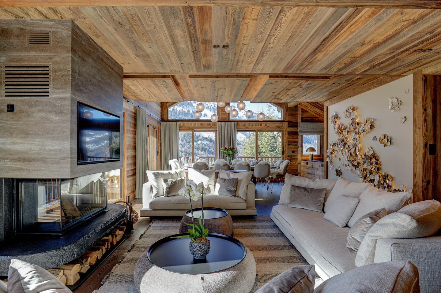 Easter is still available with an amazing last minute discount #chaletmenor #meribel #the3valleys