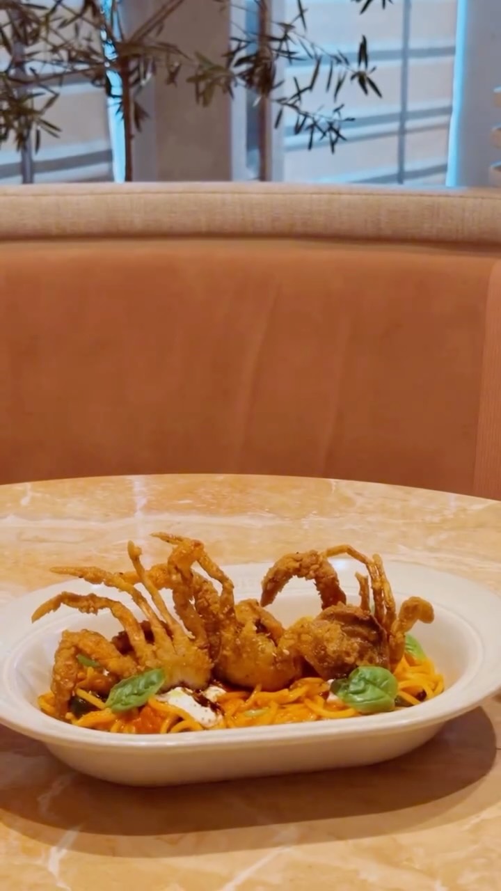 New month, new mid-day ritual. ✨ Start February on a delicious note with Medora’s weekday lunch, think spicy beef tartare, tamarind braised short rib🥩, and coffee caramel tart 🍰 calling your name.
Plan ahead, book your table, and savour the midday pause. 📅💕
For reservations, click the “Reserve” button on our Instagram profile or visit our website. Walk-ins are warmly welcomed on a first-come, first-served basis. 💕
You may also view our latest menu offerings on our official website.
☎️ +852 2711 8088
🌐 www.medora.hk
📍G/F, 111 Wellington St, Central
#medorahk #chefvickycheng #鄭永麒