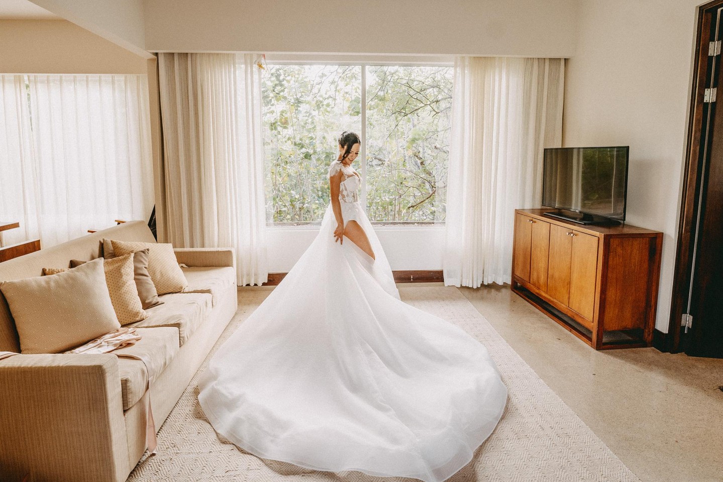 ✨ NEW COLLECTION ALERT ✨
We have something special waiting for you in the store.
New designs. New stories. New dreams to fulfill.
You can't see them here... you have to come feel them in person.
📍 Sofía Painchault Bridal & Boutique
3960 Old Jefferson Rd, Athens, GA 30607
When are you coming? 💕
#SofíaPainchault #NewCollection #BridalDesigns #VisitTheStore #WeddingDresses #BridalBoutique #AthensGA #DreamDress