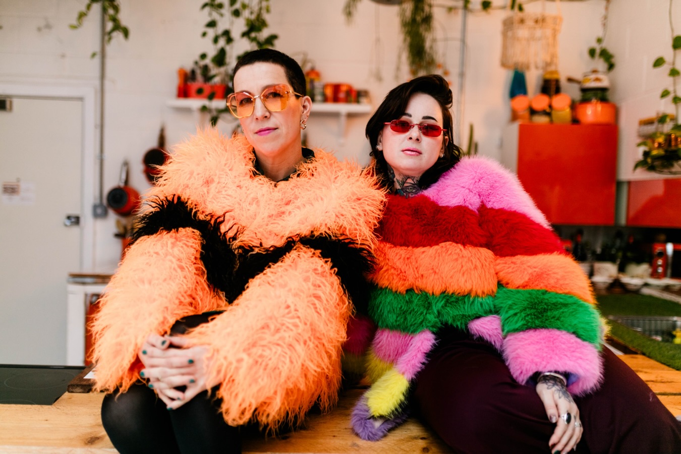 Finally February 💥
Lately, we’ve been noticing how vulnerable this all still feels. Showing up isn’t always easy. Being visible doesn’t automatically mean feeling confident. An image can look strong while everything underneath is still tender. We know how heavy it can feel to create, to share, to trust your own voice. That’s not something we’ve left behind, we’re right in it.
And while the world feels unreal and loud at times, it somehow makes it even more important to stay close to your own voice. Maybe that’s why it feels so meaningful to walk alongside others to us. Because when you know how hard it can be, you don’t rush people. You don’t push for answers. You stay. What’s quietly exciting for us right now is building spaces where that kind of softness is allowed. Communities that don’t ask for performance, but make room for process. Less pressure to deliver. More curiosity for what’s underneath. More time to explore, together. We don’t have a finished formula. But we do have the desire to accompany people through this year; with honesty, with care and with a lot of trust in what can grow when things are allowed to unfold.
What helps you stay connected to your own voice right now? ⬇️💫
#dropthebutter #contentccreation #creativeagency #morebuttermorelove