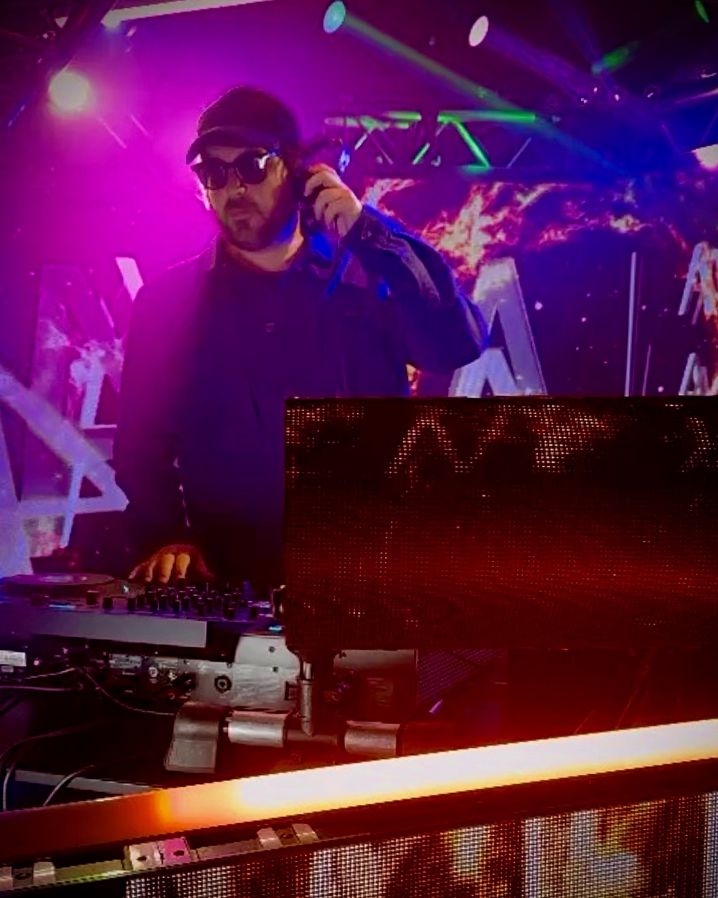 New house mix recorded live for
- AAA x AFISHAL.
(Afishal studios, August 24.)
https://soundcloud.com/danny_vivyan/aaa-x-afishal-danny-vivyan-live-august-24/s-rzBPuRWkuol
Big thanks 🙏
@thesaxmanuk
@afishalmusic
@activeartistsagency