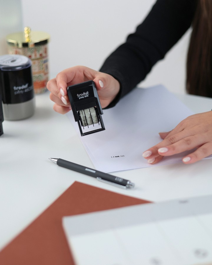 Datas ajustáveis em segundos: o carimbo datador é a ferramenta perfeita para empresas que querem controlo, eficiência e clareza em documentos e processos diários.
⠀⠀⠀⠀⠀⠀⠀⠀⠀⠀
Para que cada dia conte… mesmo os mais complicados 😎