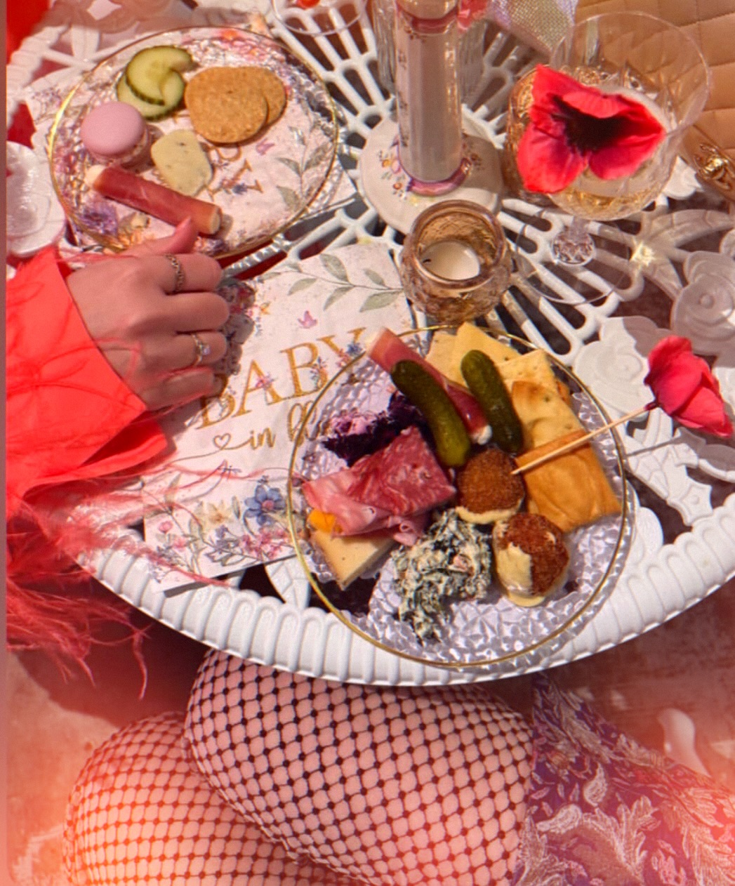 colorful - bright - flowers!
SAY LESS!
Give me a theme and it will gleam, baby! @kelseyanneheimerman ‘s studio is JAW DROPPING!
🌸🪻🌺💐
This was such a special one at an amazing art gallery in Dallas.
My dear friend Sarah was showered with vibrant love and all of her dearest friends cheers’ed it up to her and Baby Hazel!
🩷❤️🩷
#charcuterie #grazingtable #charcuterieplatters #artgallery