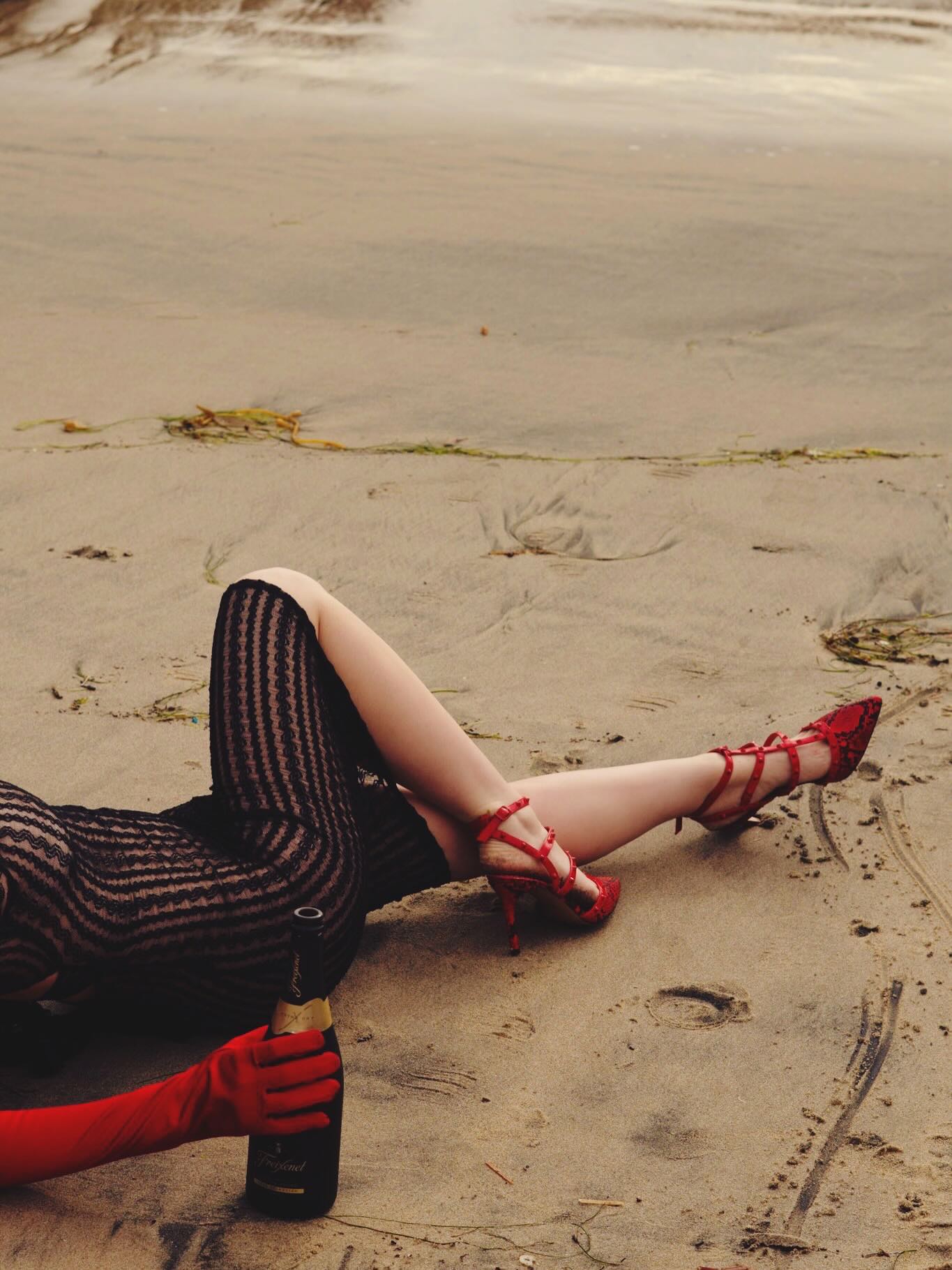 In my debut EP, D0MINATRIX, I explore the sonic architecture of surrender. This music is born from my real-world work as a Dominatrix—where structure creates safety, and safety allows for true release. Whether I’m guiding you through a hypnotic house groove or a private session, the intention is identical: presence.
Experience the full spectrum of my work, from the ritual of sound to my most intimate digital offerings.
Visit my world: www.TheSamSharman.com
Linktree in bio for music and exclusive access. 🗝️
Photos by @redempressphotography
Upcoming EP in collaboration with @98_missions