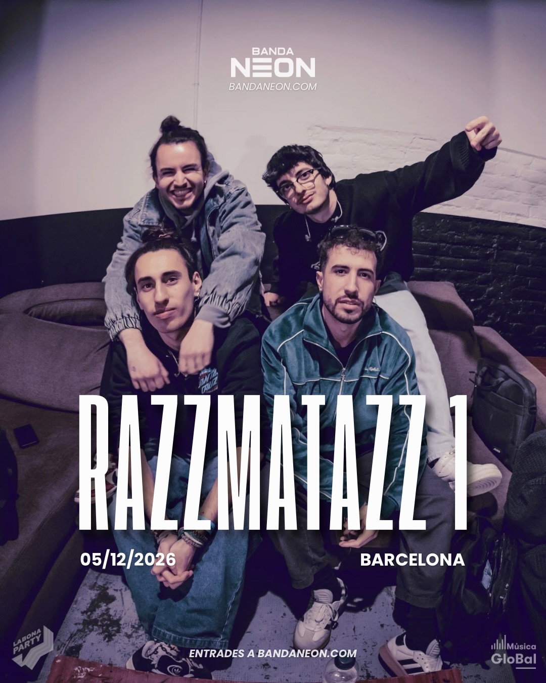 No estava als plans. No estava als somnis. No estava ni a les bromes🥹El lloc on mai hauríem imaginat poder tocar. El concert més bèstia de la nostra història❤️🩹
Sala RAZZMATAZZ 1 - BARCELONA - 5 de Desembre de 2026 🎤 Entrades al link bio i www.bandaneon.com - Us necessitem i només podem dir-vos: Gràcies, gràcies i més gràcies🥹😭❤️
video 1 - Barcelona
video 2 - Girona
video 3 - Vic
video 4 - Vilafranca del Penedès