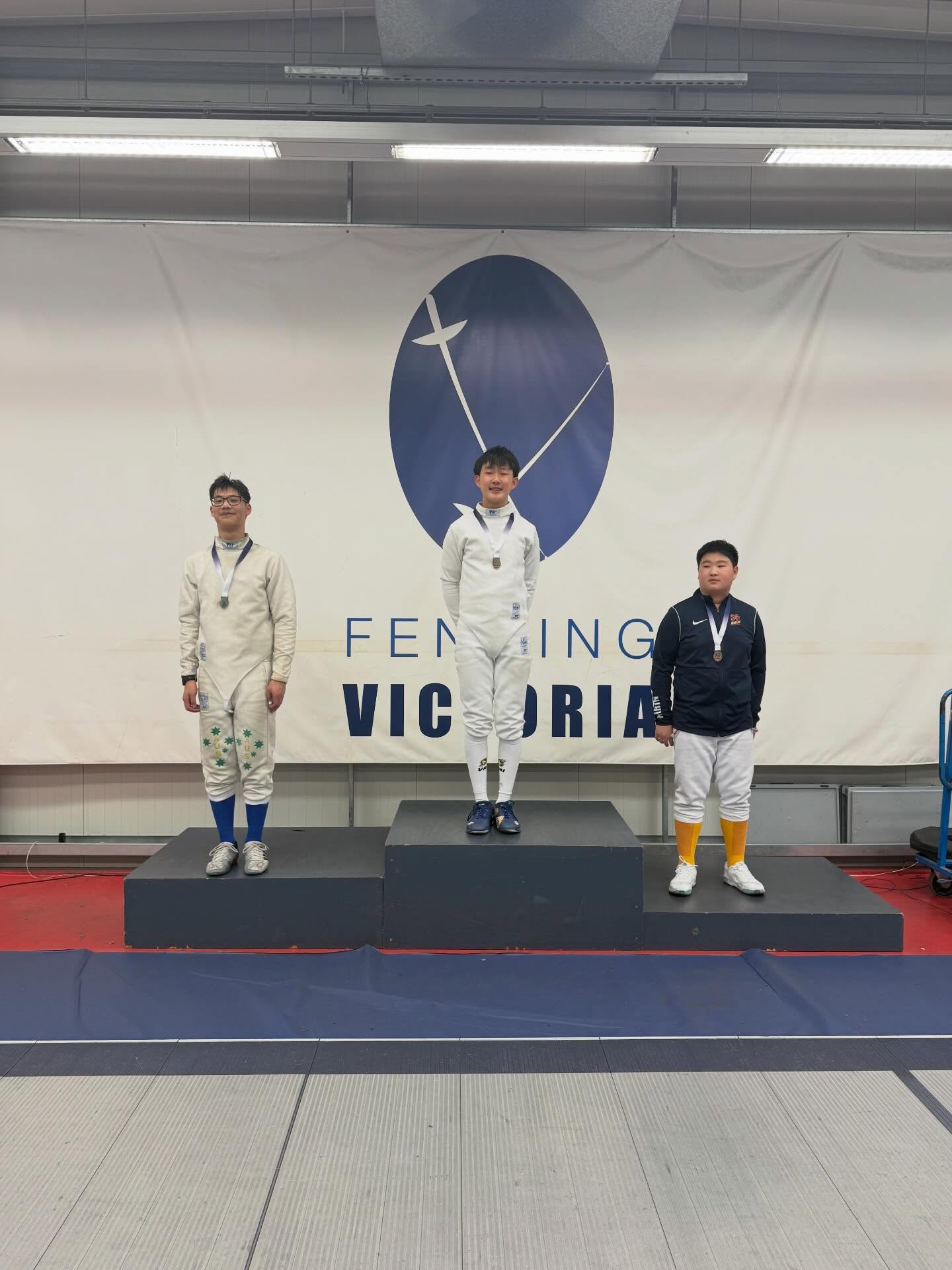 Congratulations to our VRI fencers on the podium at the Fencing Victoria State U17/15 in Melbourne today
Boys U17 epee individual
Gold -Owen Qui
Boys U15 epee individual
Silver -Owen Qui
Girls U15 epee individual
Silver -Dana Belinsky
#fencingmelbourne #fencingnearme #swordplay #learntofence #fencingrichmond3121 adultbeginnerfencing fencingsport olympicfencing fencingclub fencingclubnearme fencingclubrichmond vrifencing fencingvictoria melbournefencingclub adultfencing epeefencing fencingaustralia richmond3121 richmondjuniorfencing beginnerfencing