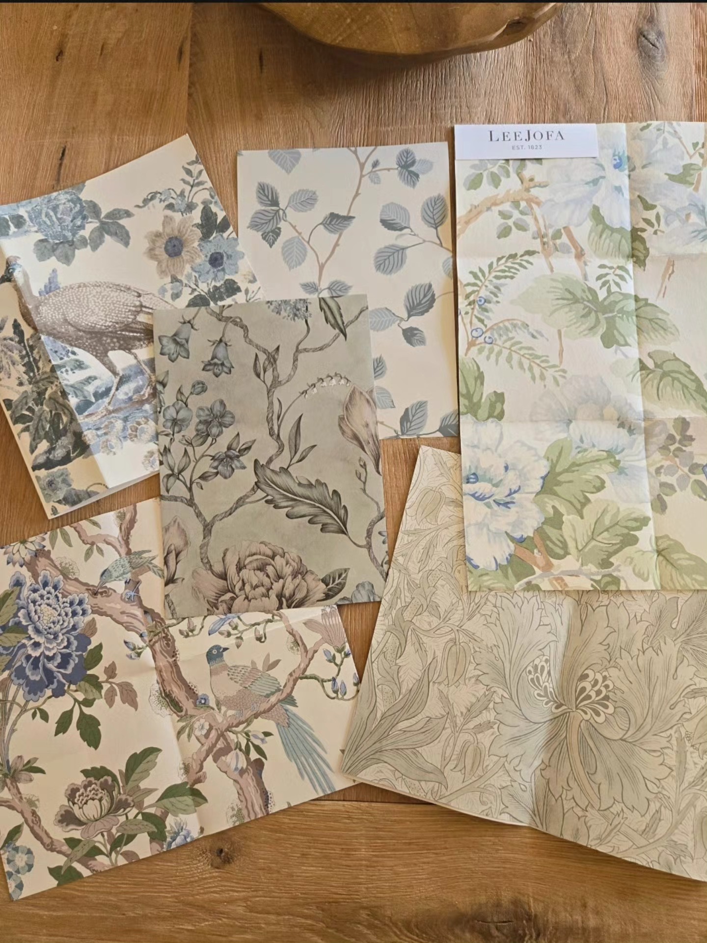 Wallpaper samples are in ā and theyāre giving all the Parisian charm we dreamed of. Blues, florals, and a touch of elegance in every swatch. Canāt wait to share which one made the cut.
#LuxuryInteriors #InteriorInspo #TimelessStyle #CustomDesign #DesignDetails #WallpaperGoals #HighEndInteriors #InteriorDesignLovers #CuratedSpaces #wallpaper #interiordesigninspiration
#interiors #LuxuryInteriors
#customhomes #designbuild #designdetail