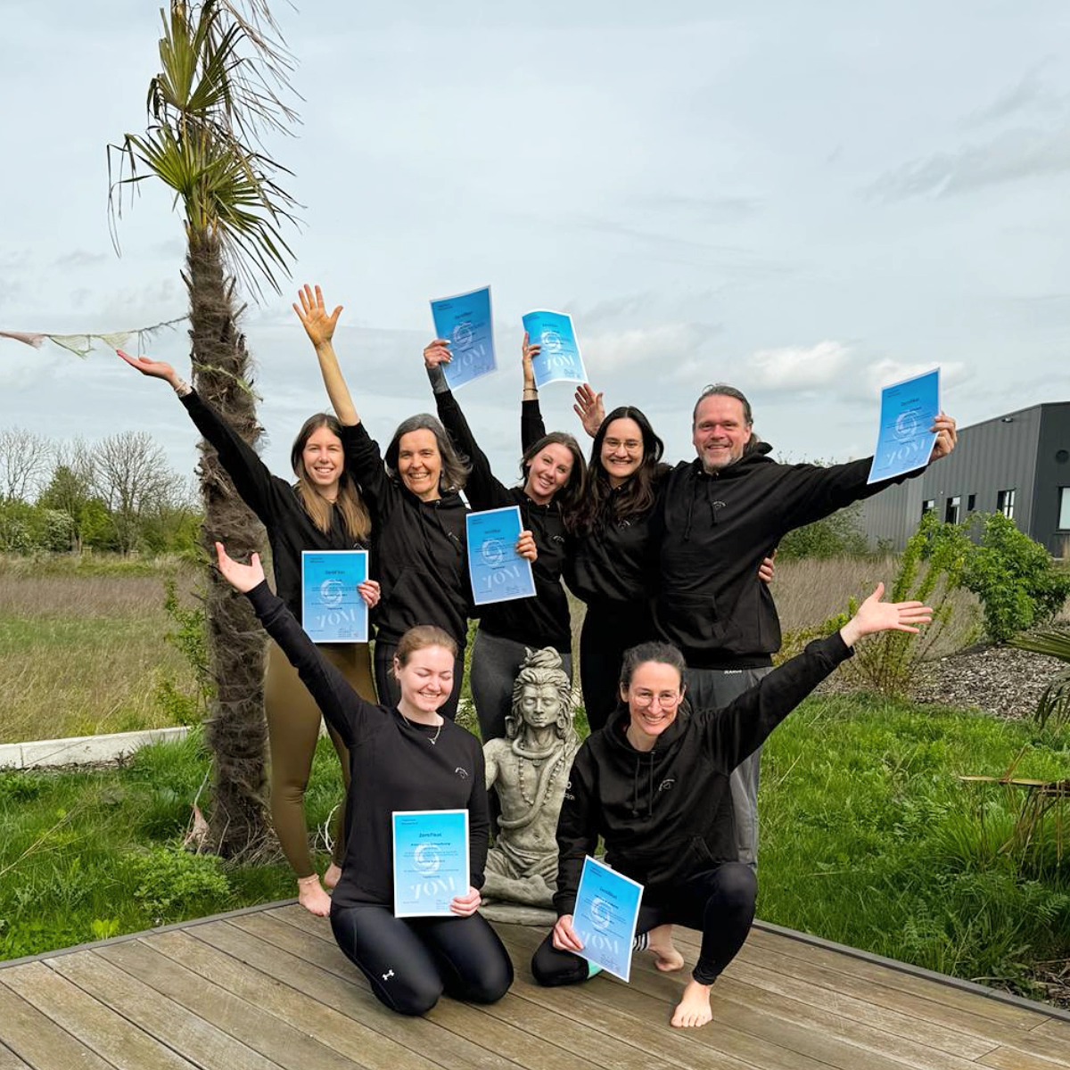 Unser Mai Jahrgang. Danke liebe nun fertige Yogalehrer, dass ihr uns so kurzfristig Vertrauen entgegengebracht habt und euch für die Ausbildung als unser "Zwischenjahrgang" entschieden habt.
Ihr ward eine fabelhafte Gemeinschaft, habt fleißig gelernt und seid nun zurecht Yogalehrer.
Ich bitte euch nur um eins... gebt bitte alle fleißig Kurse, denn es wäre schade wenn ihr nicht unterrichten.
Ich habe mich sehr gefreut, dass es wieder alle geschafft haben.
Es war wunderbar mit euch. 🙏🙏🙏
#Yoga #hatha #Ausbildung #yogateacher #Yogalehrer #yogalehrerausbildung #yogaausbildung #chakra #ashtanga #ashtanagaausbildung #ahlen #beckum #münster -hamm #dortmund #NRW #yogalehrernrw
#yogadeutschland #yogajournal #yogaaktuell