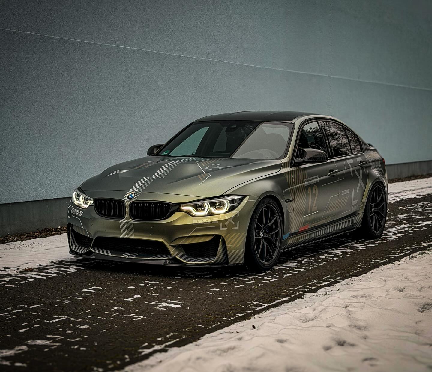 Erste echte Folierung im neuen Laden – und direkt ein Statement.
Der BMW M3 CS im Gold/Grau-Oberflächeneffekt spielt je nach Licht zwischen Eleganz und Aggression.
Technisch, edel, kompromisslos.
Foliatune jetzt offiziell in Luckau vertreten.
#Foliatune
#Luckau
#Luebben
#BMWM3CS
#CarWrapping
Foliatune Carwrapping
Frankfurter Straße 58
15907 Lübben
📱+49 172 8118224 (Lübben)
📱+49 177 2985626 (Luckau)
www.foliatune.de
Info@foliatune.de