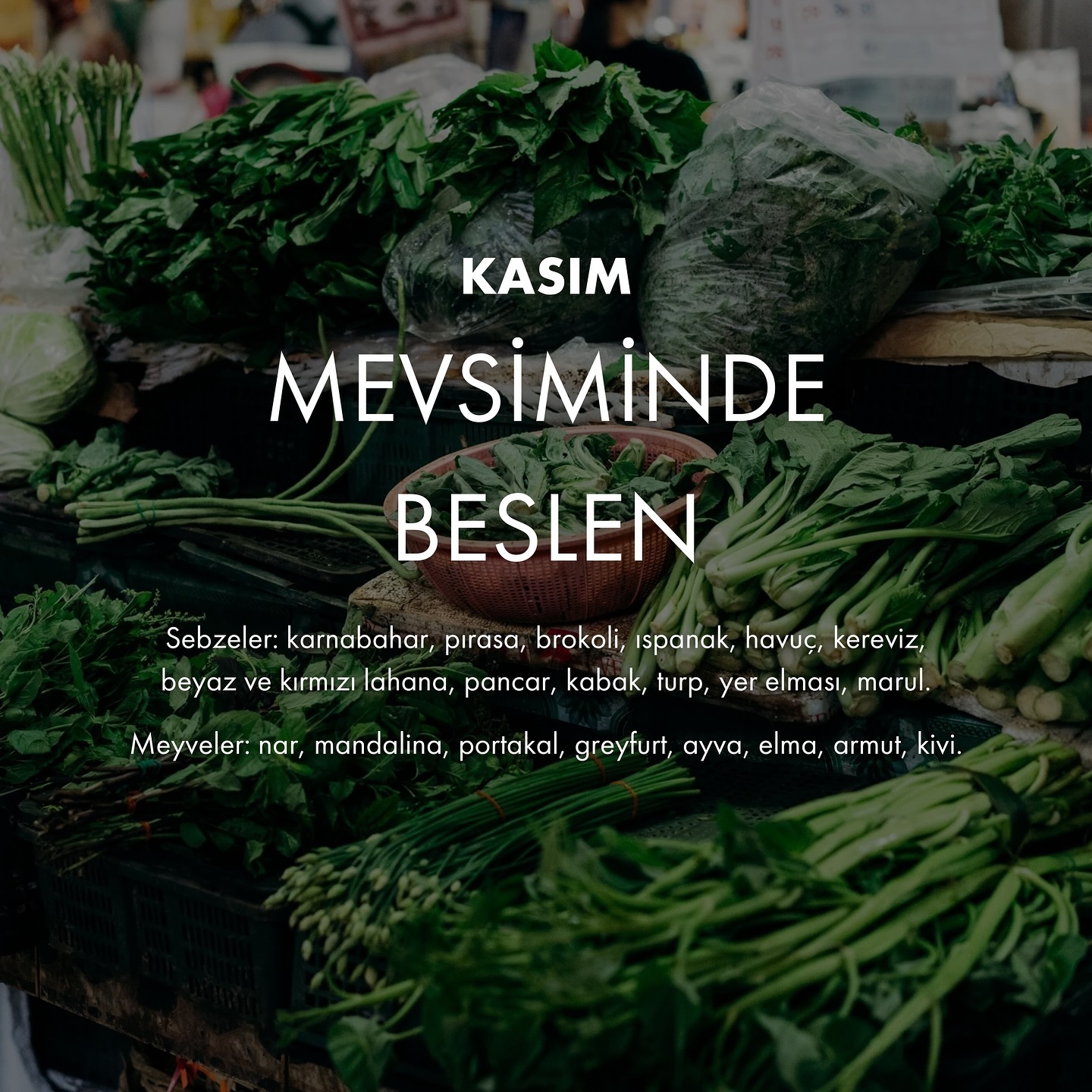 Mevsiminde beslenme, doğal yetişme sürecine uygun olarak meyve ve sebzeleri kendi dönemlerinde tüketmeyi ifade eder. Bu yöntemle besinler en taze ve yüksek kalitede tüketildiği için, vitamin ve mineral değerleri maksimum düzeydedir ve bu da bağışıklık sistemini güçlendirir.
Mevsiminde yetişen ürünler, daha az kimyasal işleme ve katkı maddesine ihtiyaç duyduğundan, sağlık açısından daha güvenlidir. Aynı zamanda, yerel üretime olan talep arttığı için çevreye duyarlı bir yaklaşımı da destekler. Lezzet, besin değeri ve doğallık açısından faydalı olan bu beslenme tarzı, doğal döngüye uyum sağlamanın en sağlıklı yollarından biridir.