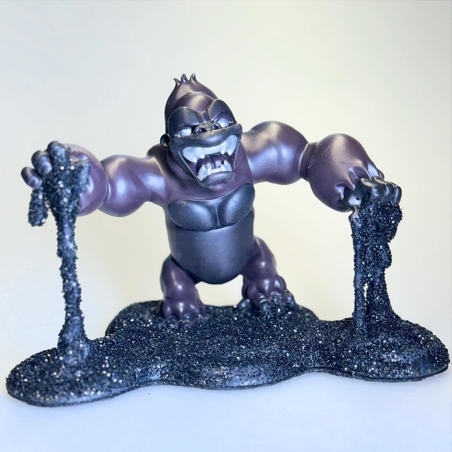This is the last of the gorillas for @playfulgorilla . This was the backup piece if I couldn’t get the flocking right. I’ve been vacuuming for a week and there’s still fuzz and glitter everywhere. Head over to @the_spacelab today to check out the #100artistsvs1gorilla show.
#glitter #toy #customized #3dprinting