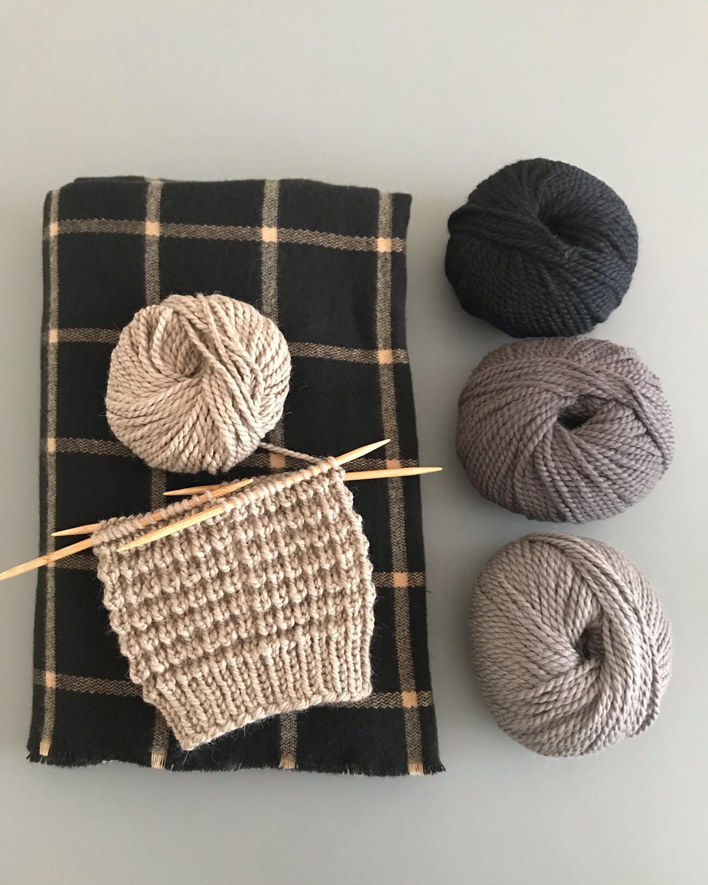 Neues Halstuch und Deine Mütze passt nicht mehr?
Kein Problem - ich stricke Dir die Passende dazu - die Mütze NEVIA ist in 33 Farben auf Bestellung erhältlich.
Erhältlich @minhature in Solothurn
oder in meinem Shop
#mütze #nevia #mützenevia #handknittedinswitzerland #designedinswitzerland #slowfashion #whomadeyourclothes #fashionrevolution #shoplocal #wool #fashion #knit #tricot #olten #aarau #zürich #luzern #basel #beige #pattern #anleitungen #workshops #kurse #knittingwithfriends #alpaca #nachhaltig #madeforyou #madeinswitzerland