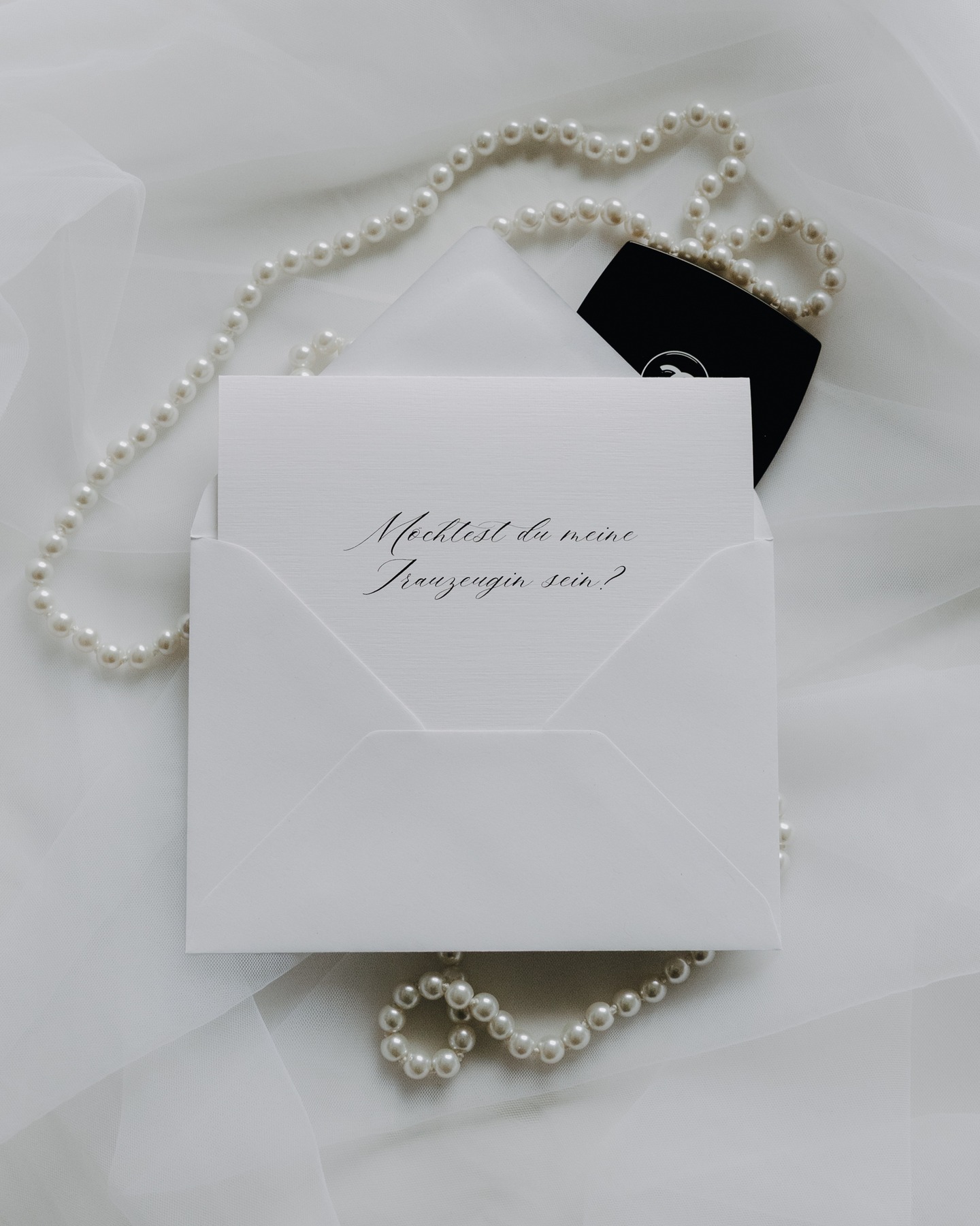 Möchtest du meine Trauzeugin sein? Die Frage aller Fragen an deine Schwester, Mama oder beste Freundin. Jetzt im Shop bestellen und Freude verschenken. 💌✨🫶🏻
•
•
•
#hochzeitspapeterie #trauzeugin #trauzeugingeschenk #trauzeuginfragen #hochzeitseinladungen
📷 by @rebeccakirsch.fotografie