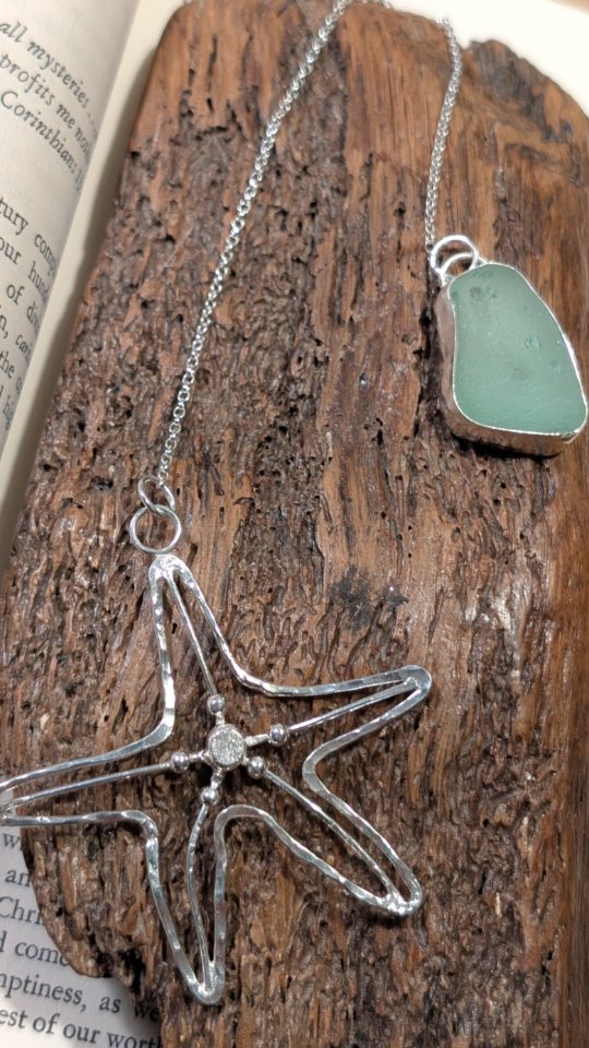 📚 Commissioned Bookmark 📚
Here's just a few of many steps from the making process of this very special seaglass and starfish bookmark I was commissioned to make before Christmas. The customer wanted a large starfish outline with some detailing plus a gorgeously soft coloured seaglass joined together to be the most sparkly bookmark for her book-loving niece! ✨
This one really did take many, many hours, from creating the starfish from individual pieces of sterling silver, to adding molten pebbles and rotating silver beads, the chain and of course the seaglass bezel setting! 📚
I'm just happy to hear it's being loved and cherished in its forever home. ❤️
#commission #bookmark #process #handmadejewellery #sterlingsilver silverjewellery