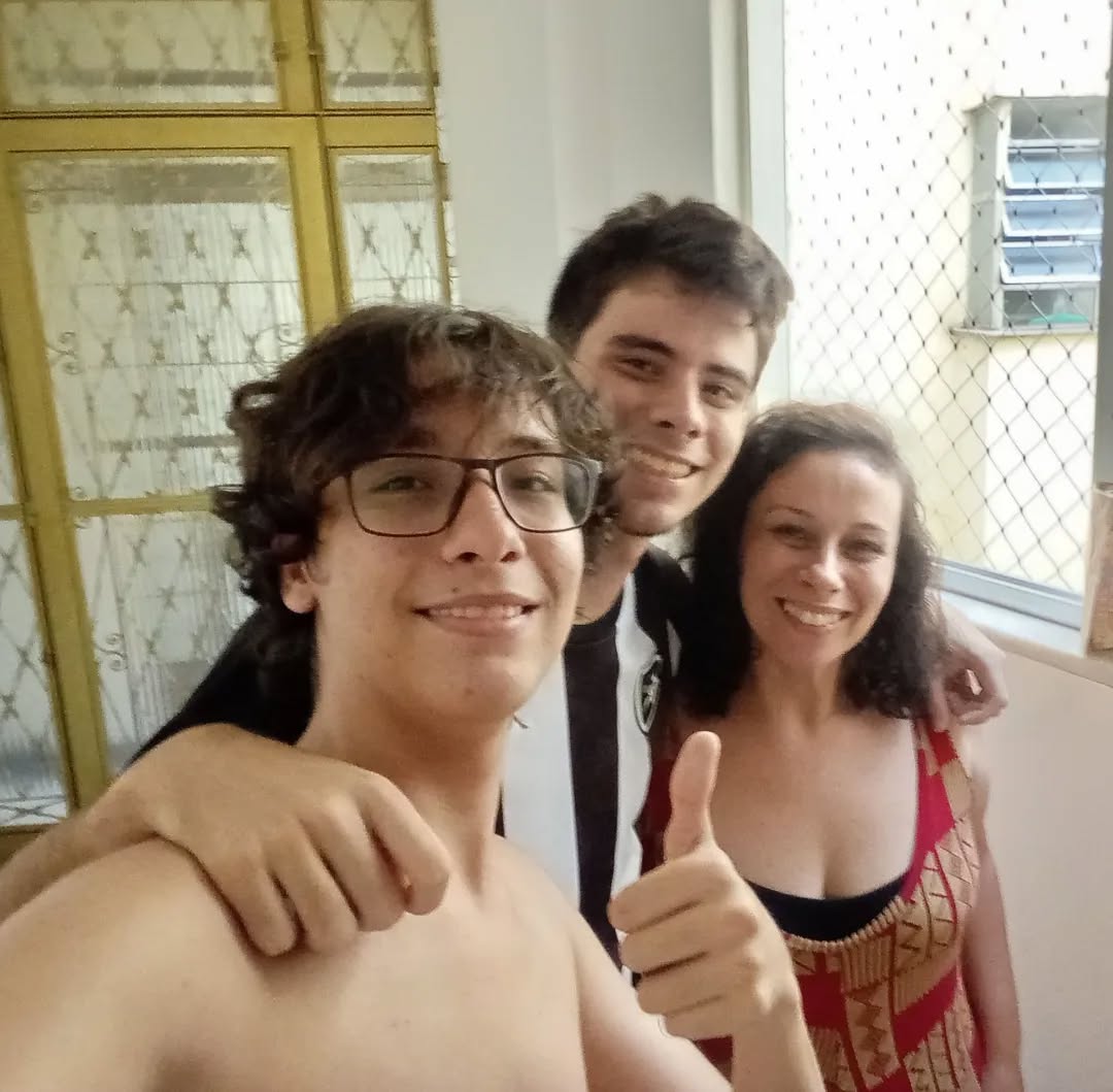 Eu e os garotos😊💗
Meus filhos se tornaram dois rapazes incríveis