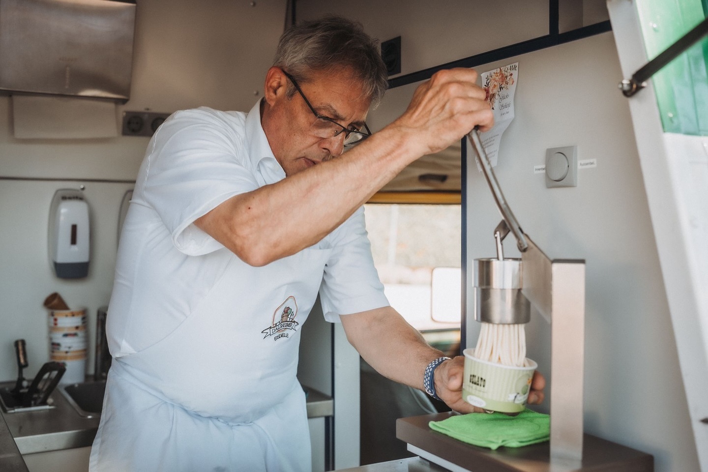 Bereit für den Sommer? ☀️😍 Buche jetzt unseren Eisbus für deine Geburtstags-, Firmen- oder Hochzeitsfeier 🇮🇹 Link in der Bio 🍨🍧