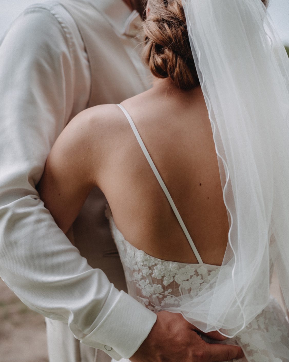 Ein kleines Lebenszeichen von mir. Die letzten Wochen hatte ich neben Kinderalltag eine menge wunderbare Shootings, sodass der Fokus nicht auf Instagram lag. Jetzt hab ich wieder Lust und Zeit euch einige Dinge zu zeigen. 🤍✨
#hochzeit2023 #hochzeitsfotograf #weddingsh #weddingseason2023 #groom #bride #braut2023 #hochzeit2024 #hochzeitsh #hochzeitsfotografsh #hochzeitsfotograflübeck #hochzeitsfotografkappeln