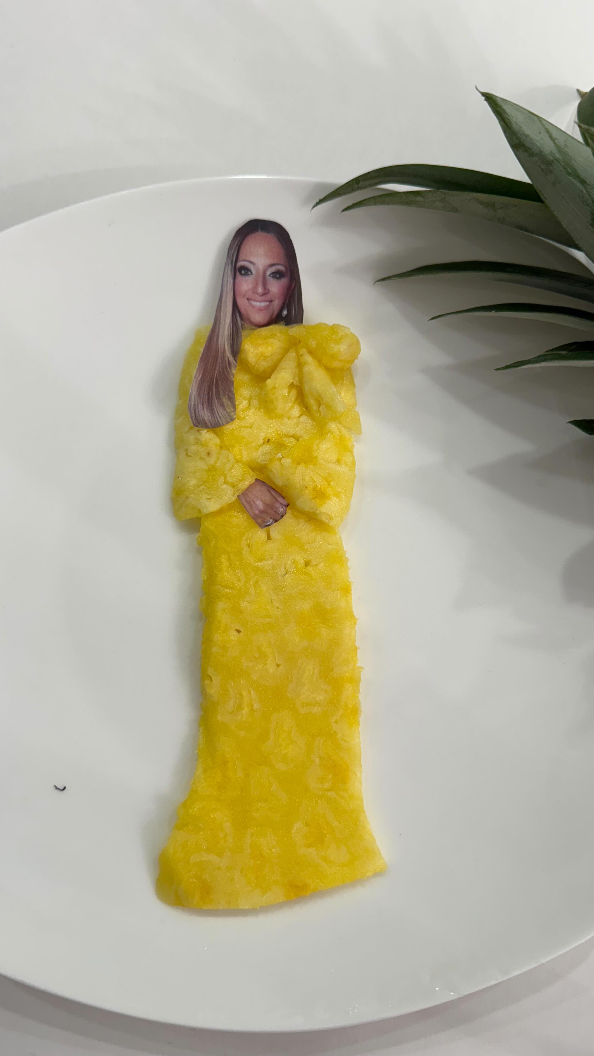 Charlene Aminoff 🍍Shining bright even through hardships. And like the pineapple’s crown, she carries her challenges with dignity, teaching us through example what true inner strength and connection to Hashem means. #charlene #fruitart #edibleart #creativity #tubshvat