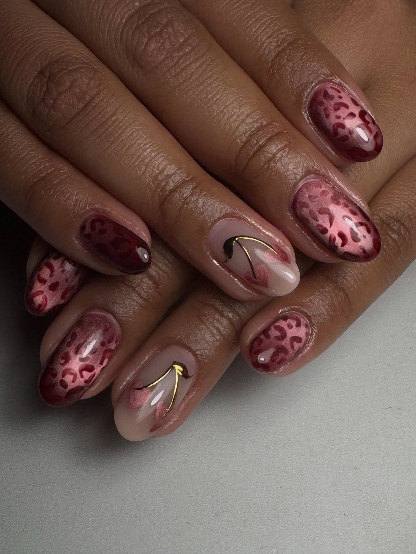 Honestly simple yet effective designs have been giving me life lately. I love a complicated set but something hits about a cheetah/leopard print and cat eye combo. #nailart #nailvira #518nails