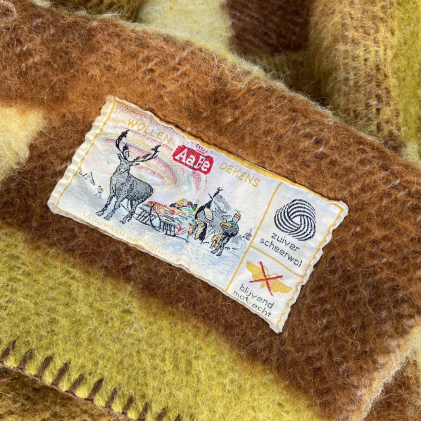 We use the finest woolen blanket, always of the best quality, from Holland🫶