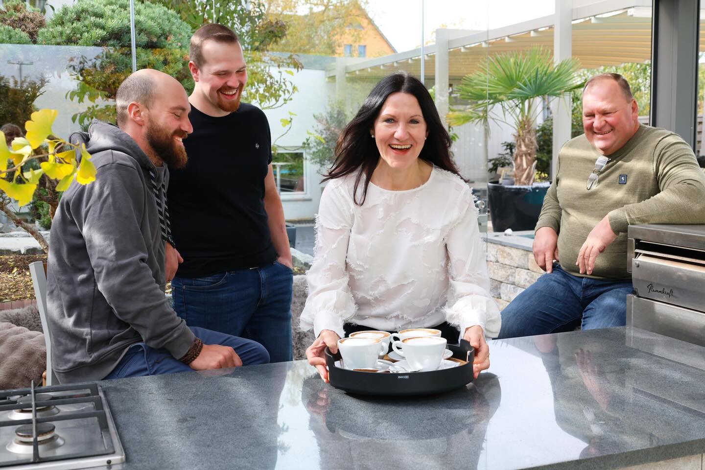 Nach den schönen Wintertagen freuen wir uns schon so auf die neue Outdoor-Saison.
Wir haben die Zeit genutzt um weitere Ideen voran zu bringen. 😍
Natürlich nehmen wir euch mit, ihr könnt gespannt sein!
Wie gefällt euch unser neues Foto das die Liebe @ch_photo_moments in unserer #outdoorküche aufgenommen hat?
Die Outdoorküche steht in unserer Pergola von #praticofficial
#outdoorküche #outdoorlighting #neumarktinderoberpfalz