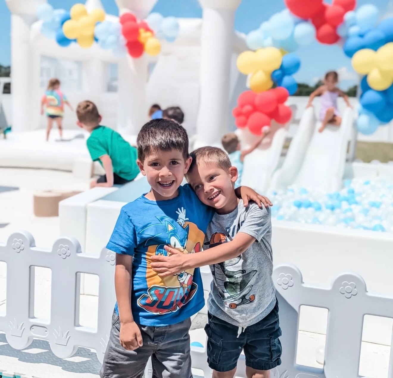 The kind of smiles we set up for 🥹 This is your sign to book the fun ✨
#kidspartyplanner #bouncehouserental #ballpitrental #virginiabeachva #vbkidsparty
