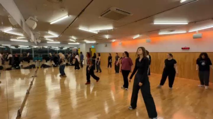 KMDC SAT COMMERCIAL CLASS WITH @blueberrytteokbokki
Soooo cool choreo ♡ looks so enjoyable ♡