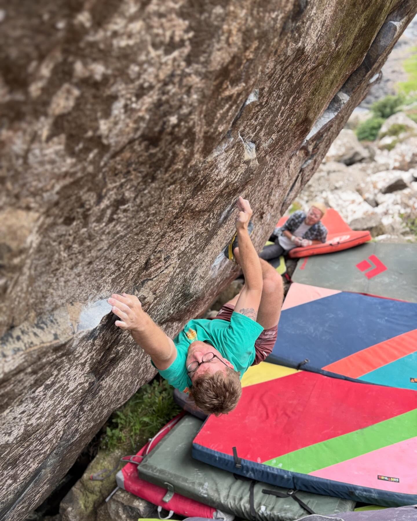 Saturday sessions rolling at Fairhead!
Pads out, beta flowing.
If you’re up here today, spot well, respect the wilderness and enjoy the magic.