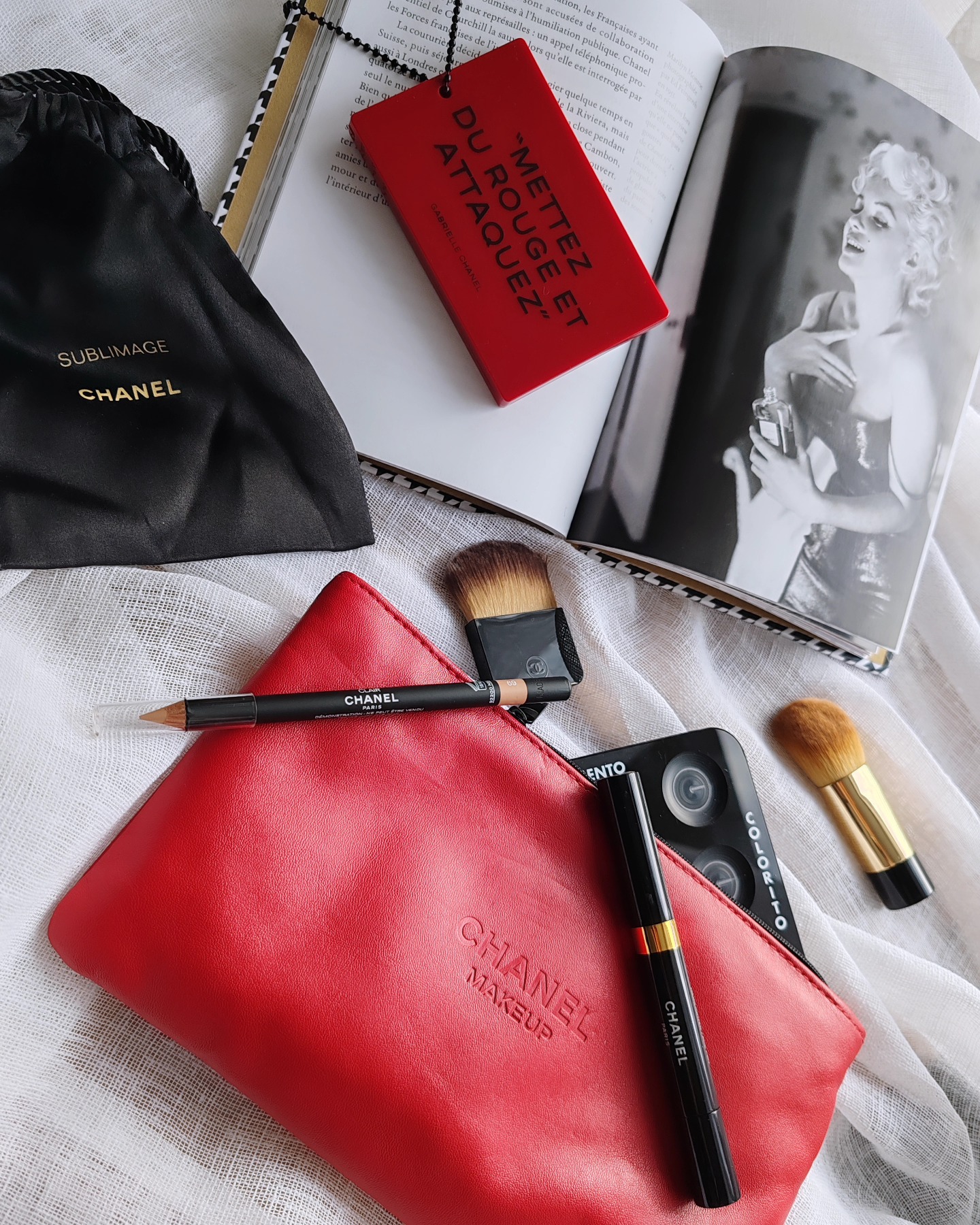 « La beauté commence au moment où vous décidez d'être vous-même ».
Cette magnifique citation de #CocoChanel, symbole de l'élégance à la française, nous invite à être vrais, authentique, nous-même !
Je suis Audrey ELP, Hair & Makeup Artist
Laissez-moi vous sublimer et révéler votre beauté intérieure
Lors d'un Événement... Votre mariage peut-être ou tout autre occasion...
Et même autour d'un Cours de Maquillage en Visio ou Présentiel
Je serai heureuse de vous accompagner et de personnalisé votre #MiseEnBeauté
Contactez-moi sans attendre, ou réservez votre appel pour un 1er échange (agenda en bio @audrey.elp)
WWW.AUDREYELP.COM