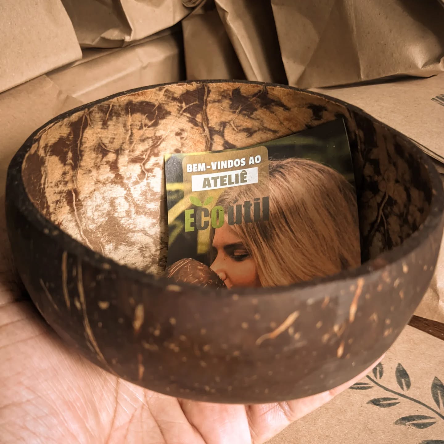 Cocos brasileiros, cheios de história, sol e natureza.
Transformados à mão pra virar cuidado no seu dia a dia. 🌱