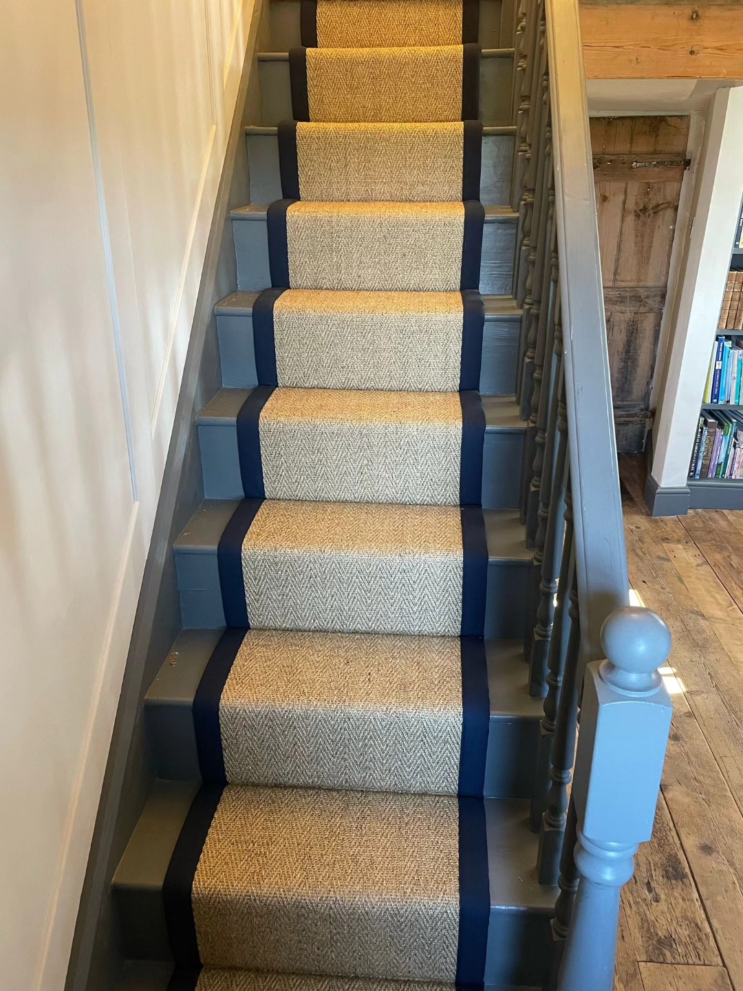 How great is the stair runner from #alternativeflooring #alternativemidlands Sisal herringbone with cotton border. Alternative Flooring make carpets and madento measure rugs and runners. Made from the finest wool, sisal, coir, seagrass and jute! They also do synthetic faux carpets which reproduce the natural look of sisal!