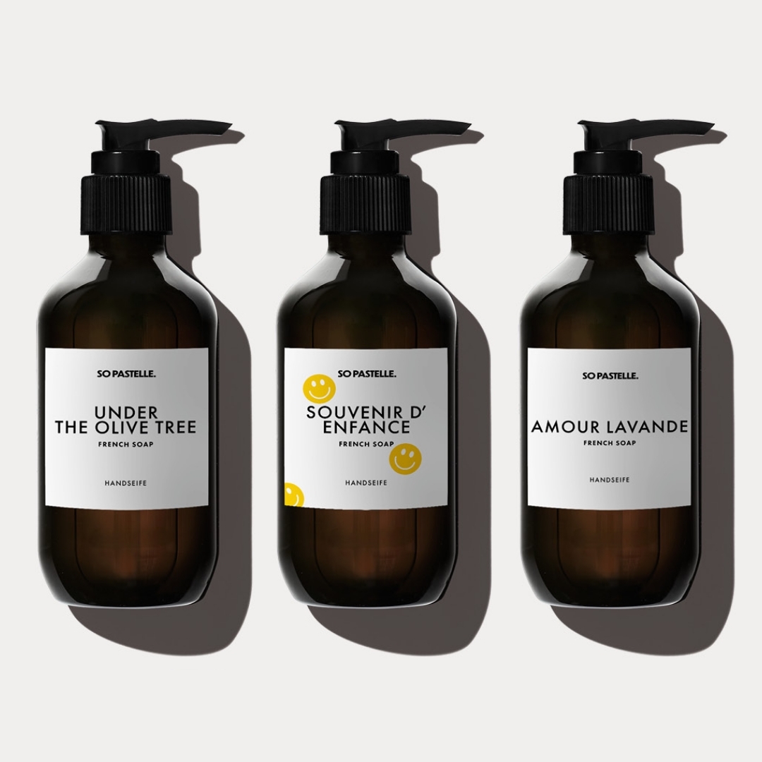 Kunde: @ so.pastelle Produkt & Packaging Design französische Handseife mit Lavendelduft, Mandelduft oder Olivenduft. Hergestellt in der Provence.
#nedorostangelina #digitalillustration #graphicdesign #design #produktdesign #productdesign #packagingdesign #liquidsoap #handseife