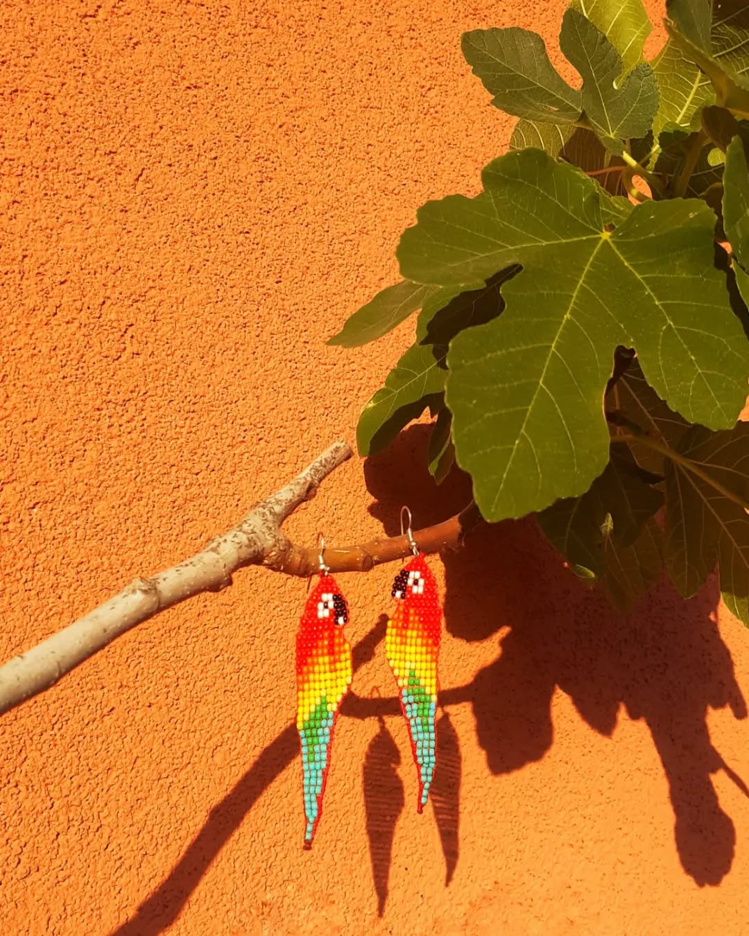 More guacamayitas 🦜🌺🇨🇴
.
.
.
#bloomwithcolors #achiote #mothernature #indigenous #naturelovers