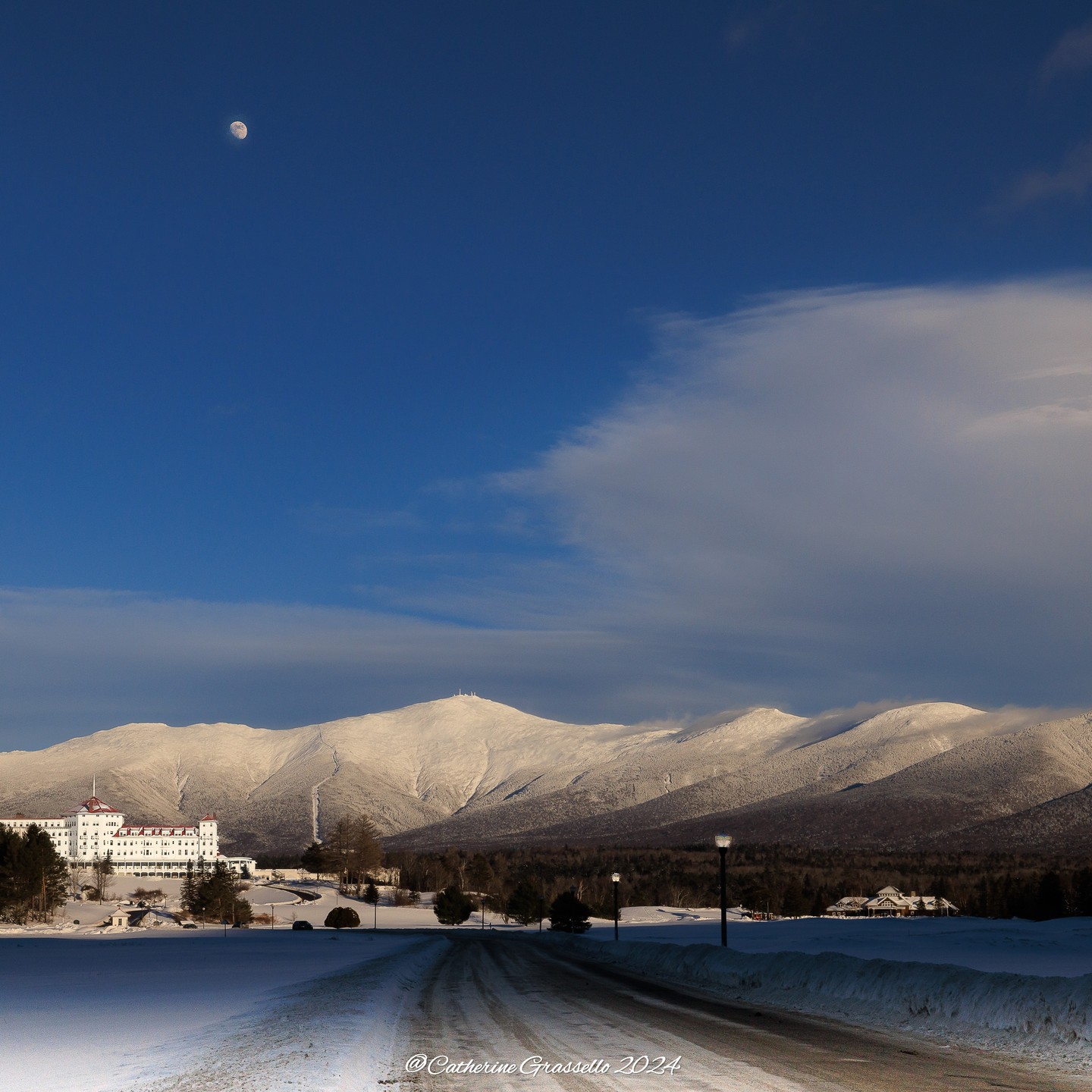 Majesty of the White Mountains.
#mountwashingtonhotel
#landscapephotography
#winterwonderland