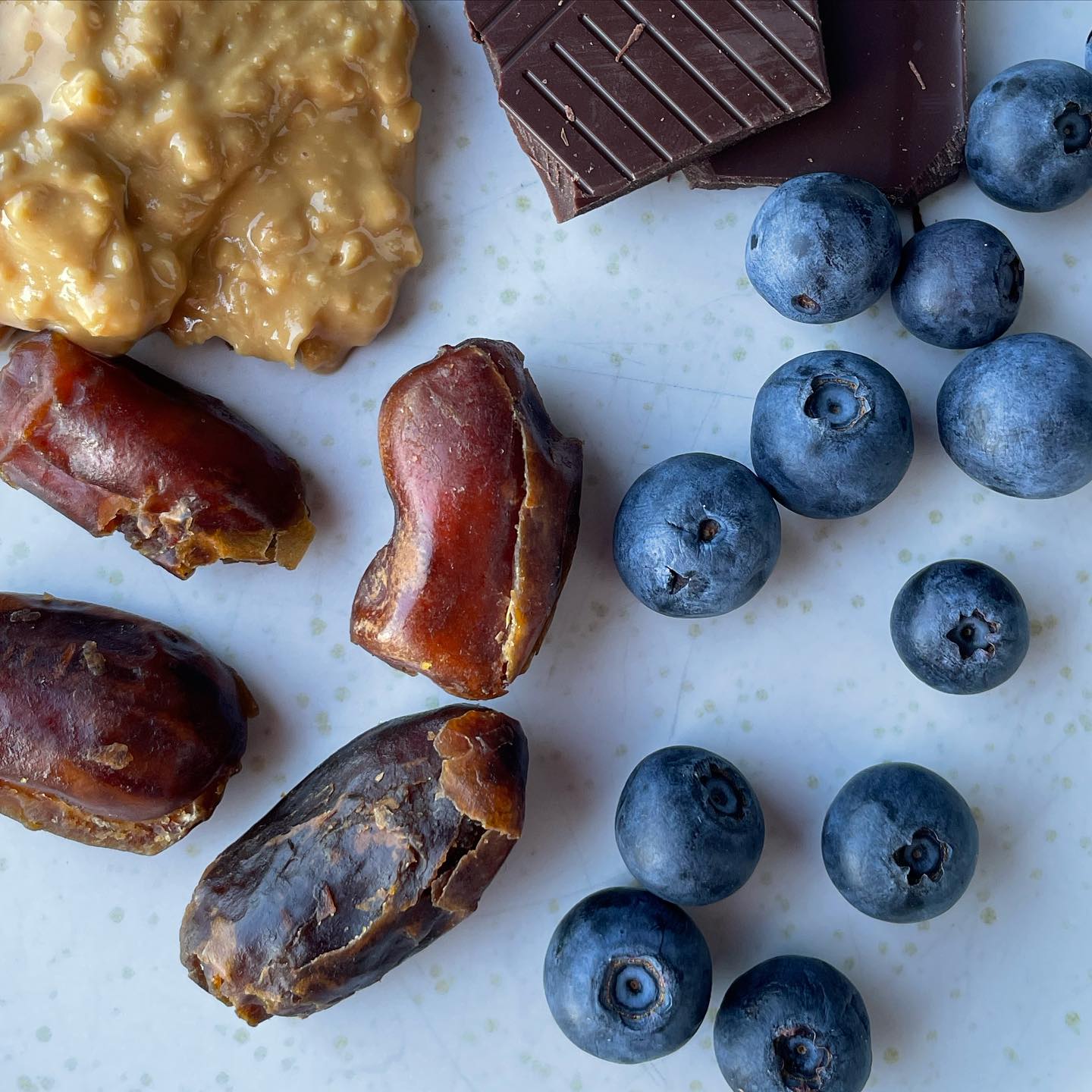 snack plate • summer edition
Bulk out your snacks on a plate with some fresh fruit and healthy fats. It’s much more satisfying than reaching for something like a choc bar and still feeling hungry.
Enjoy the choc, but have it with something else to create a nutritionally dense snack.