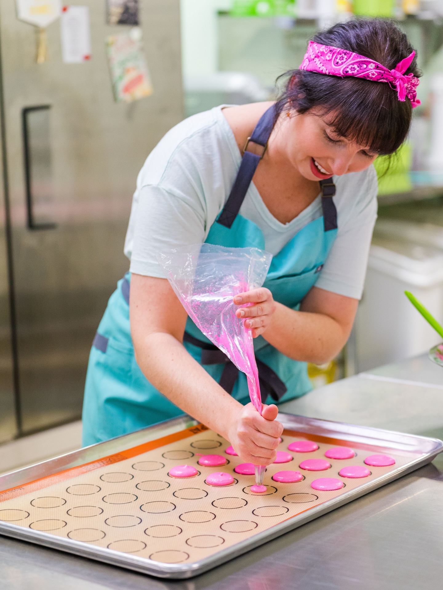 💘 𝗩𝗮𝗹𝗲𝗻𝘁𝗶𝗻𝗲’𝘀 𝗠𝗮𝗰𝗮𝗿𝗼𝗻 𝗖𝗹𝗮𝘀𝘀! Come spend a sweet evening at the Bakeshop on Feb 10 learning how to make French macarons ✨ Perfect for a date night, girls’ night or the best gift for an aspiring baker 🥂🍓 Ideal for all skill levels! Link to tickets is in our bio.