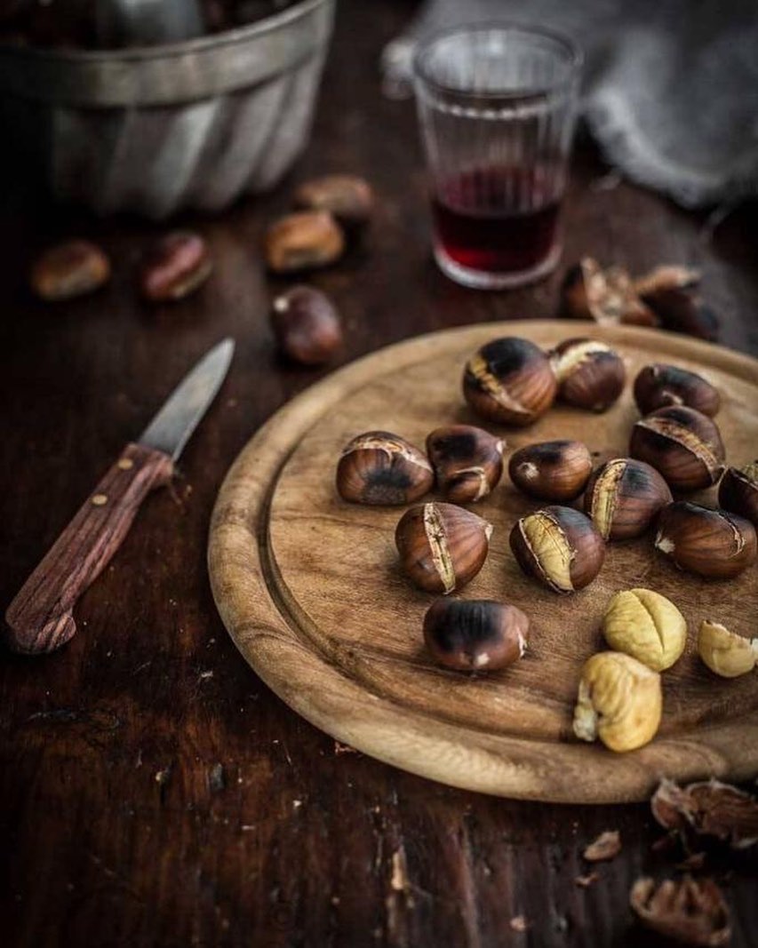 Chestnuts are a unique fruit of the Castanea species of deciduous trees. This fruit is most common in Asia though it has also been linked to the traditional Italian cuisine for centuries. Chestnuts are appreciated for their characteristic taste and for the ductility with which they can be consumed: boiled, roasted, and dried, or in the form of jam or flour. They are also excellent sources of vitamins and minerals (such as manganese, molybdenum, cooper and magnesium).
Chestnuts are a part of the fruit group and some individuals classify them as dried fruit. However, in comparison to nuts (walnuts, hazelnuts, almonds, etc), they have a low fat content. Chestnuts have certain nutritional characteristics similar to those of cereals. Even though they do not contain gluten, they do have a high content of sugars, especially starch. Chestnuts are rich in fiber, as well as mineral salts such as potassium, phosphorus, and small quantities of iron. Lastly, they contain vitamins B2 and E. It is important to remember that the energy and nutritional characteristics of chestnuts are different from that of the remaining group of fresh fruits.”
#themediterraneanway #goodforyou #follow #meditteraneandiet #autumn #winter #fruit #nut #healthylifestyle #benefits #healthy #lifestyle #chefmed2019 #carmelocarnevale #francabongiornoroberts