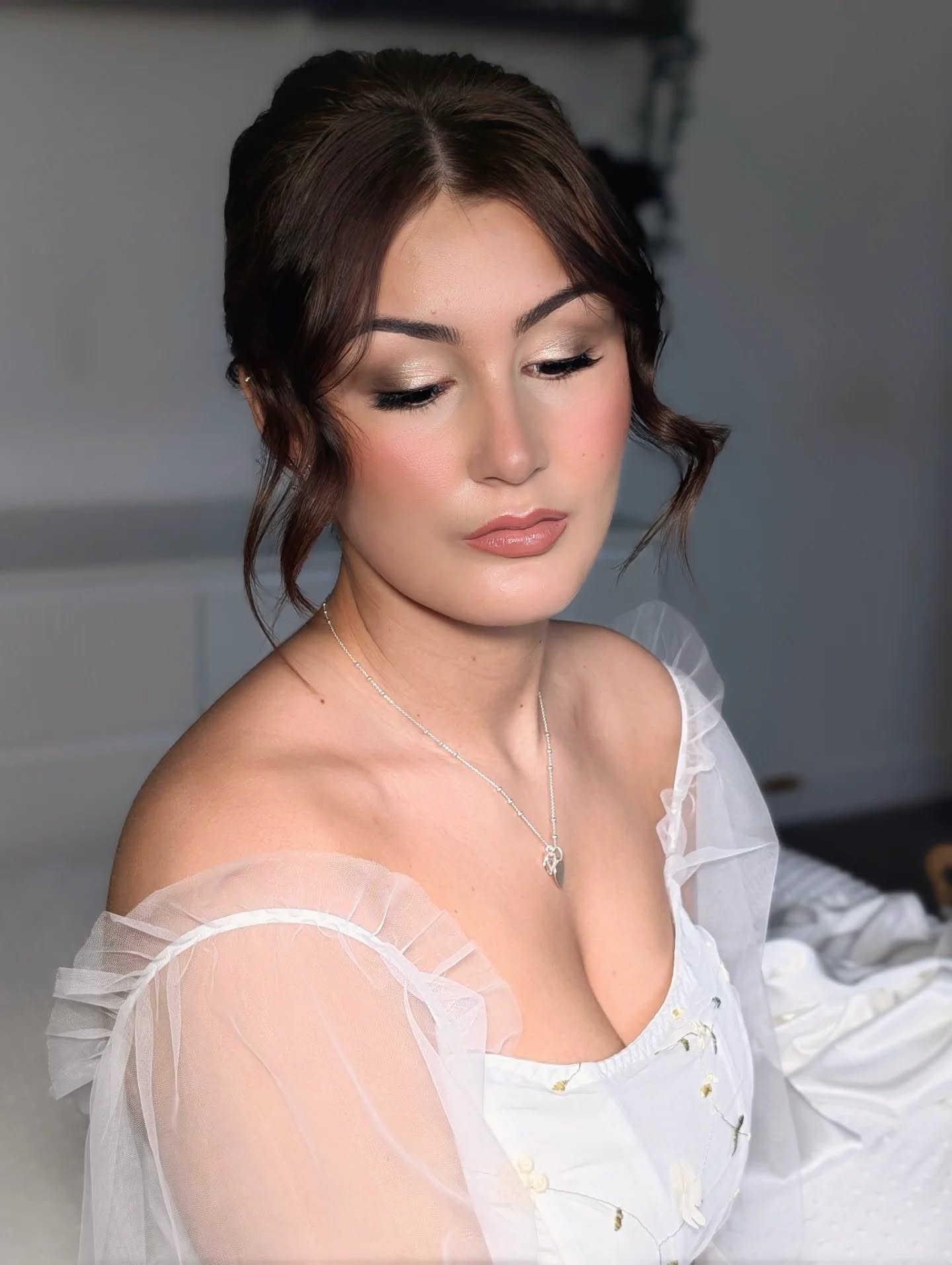Modern Bridal Glam! The perfect blend of glowing skin, defined features and timeless elegance!
I loved creating this look for @kristinagasperasacademy endorsement course.
#makeup #BridalMakeupArtist #WeddingMakeup #midlandsbridal #bridalinspiration
@garnieruk
@dalba_global
@danessa_myricks
@lisaeldridgemakeup
@tartecosmetics
@charlottetilbury
@maybelline
@yslbeauty
@hourglasscosmetics
